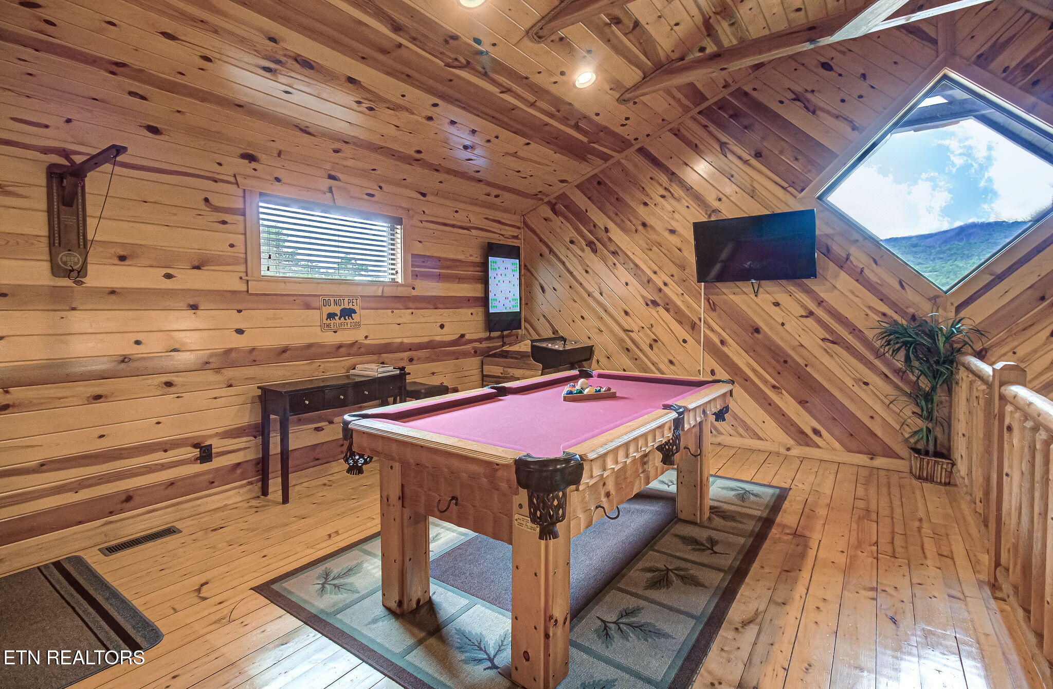 214 Forrest Loop Way Gatlinburg TN 37738