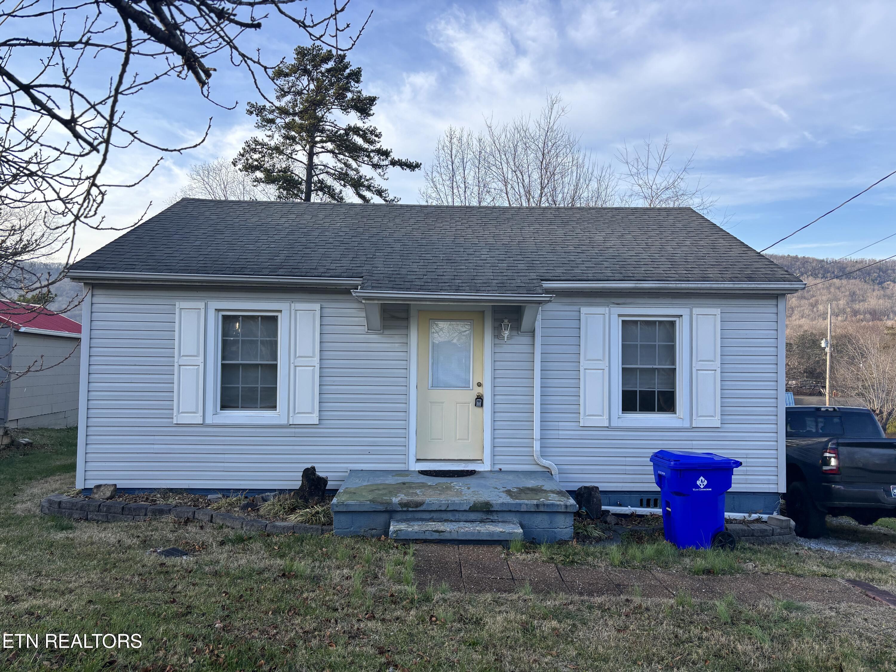 206 Long Drive Harriman TN 37748