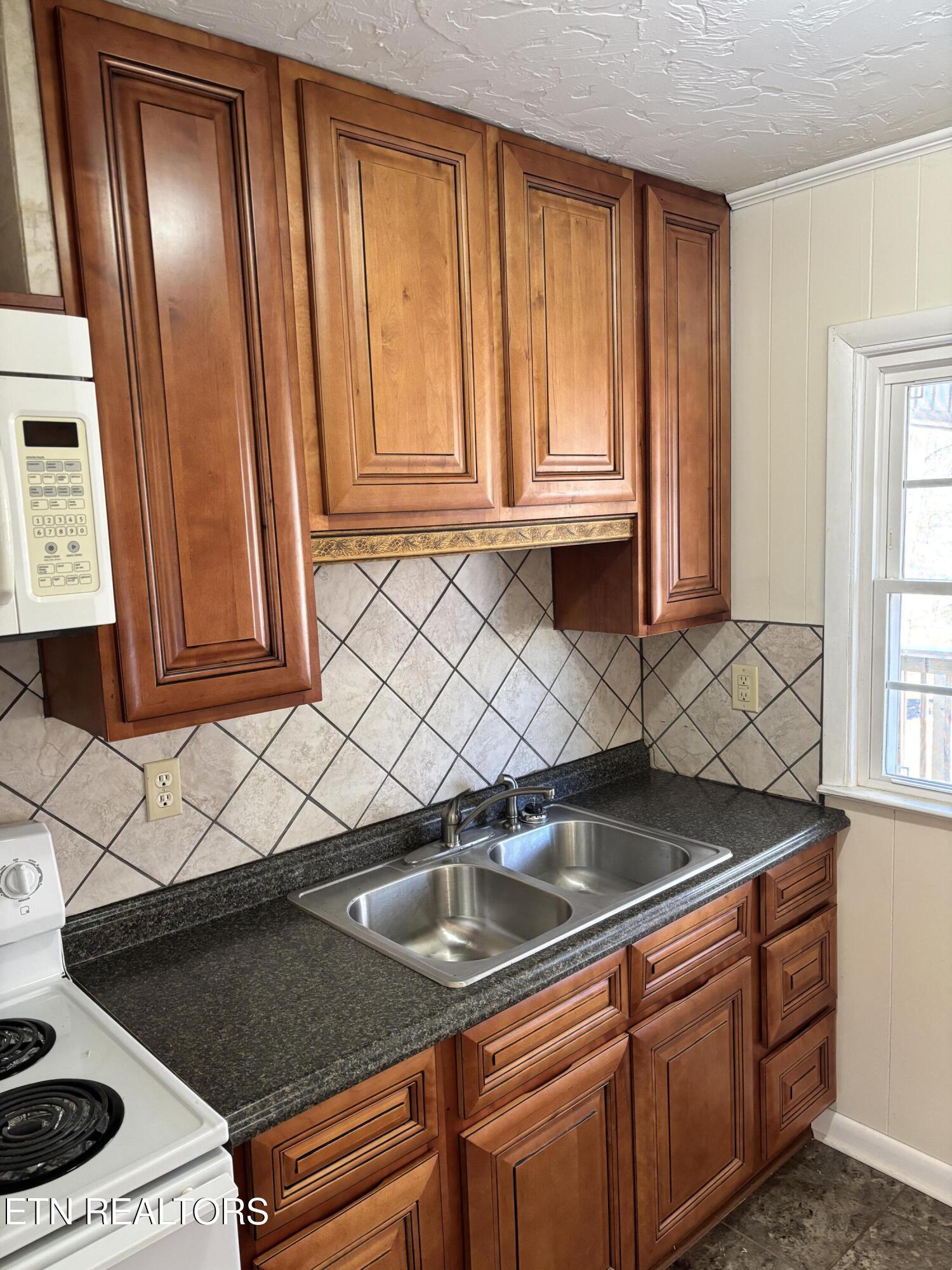 206 Long Drive Harriman TN 37748