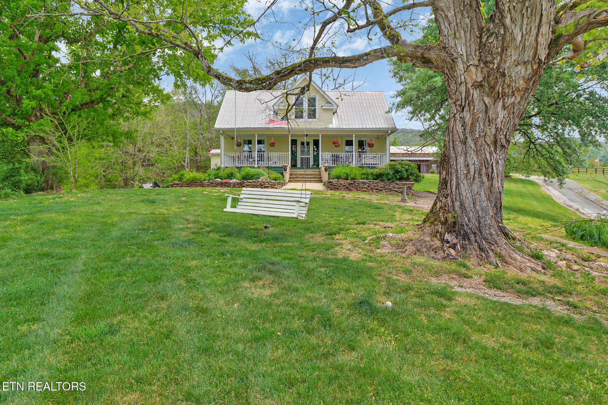 9988 Upper East Valley Road Pikeville TN 37367