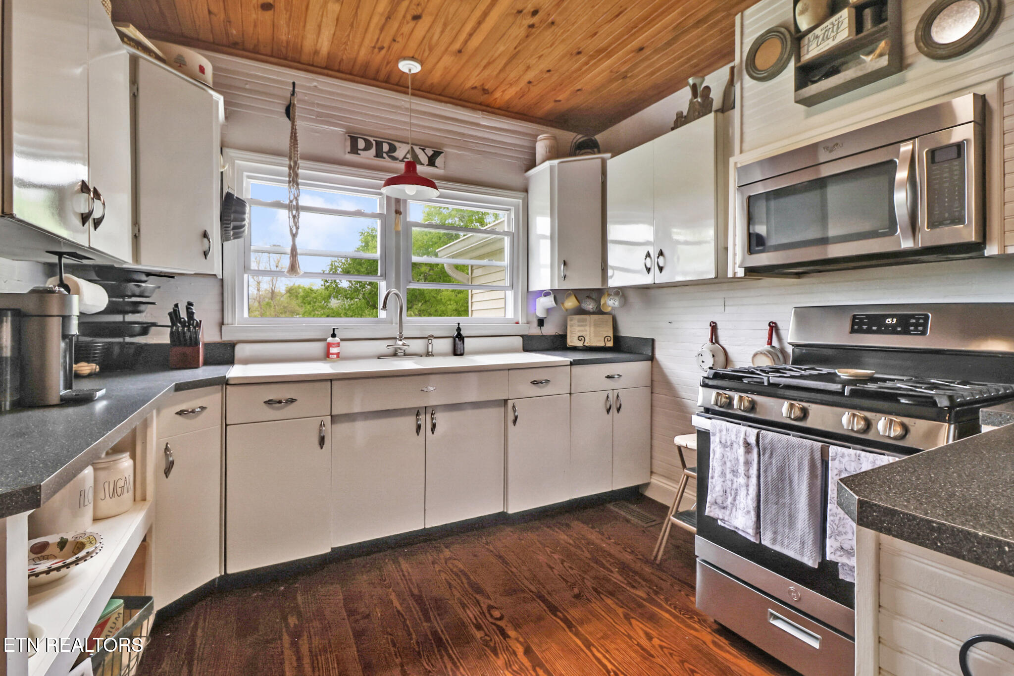 9988 Upper East Valley Road Pikeville TN 37367