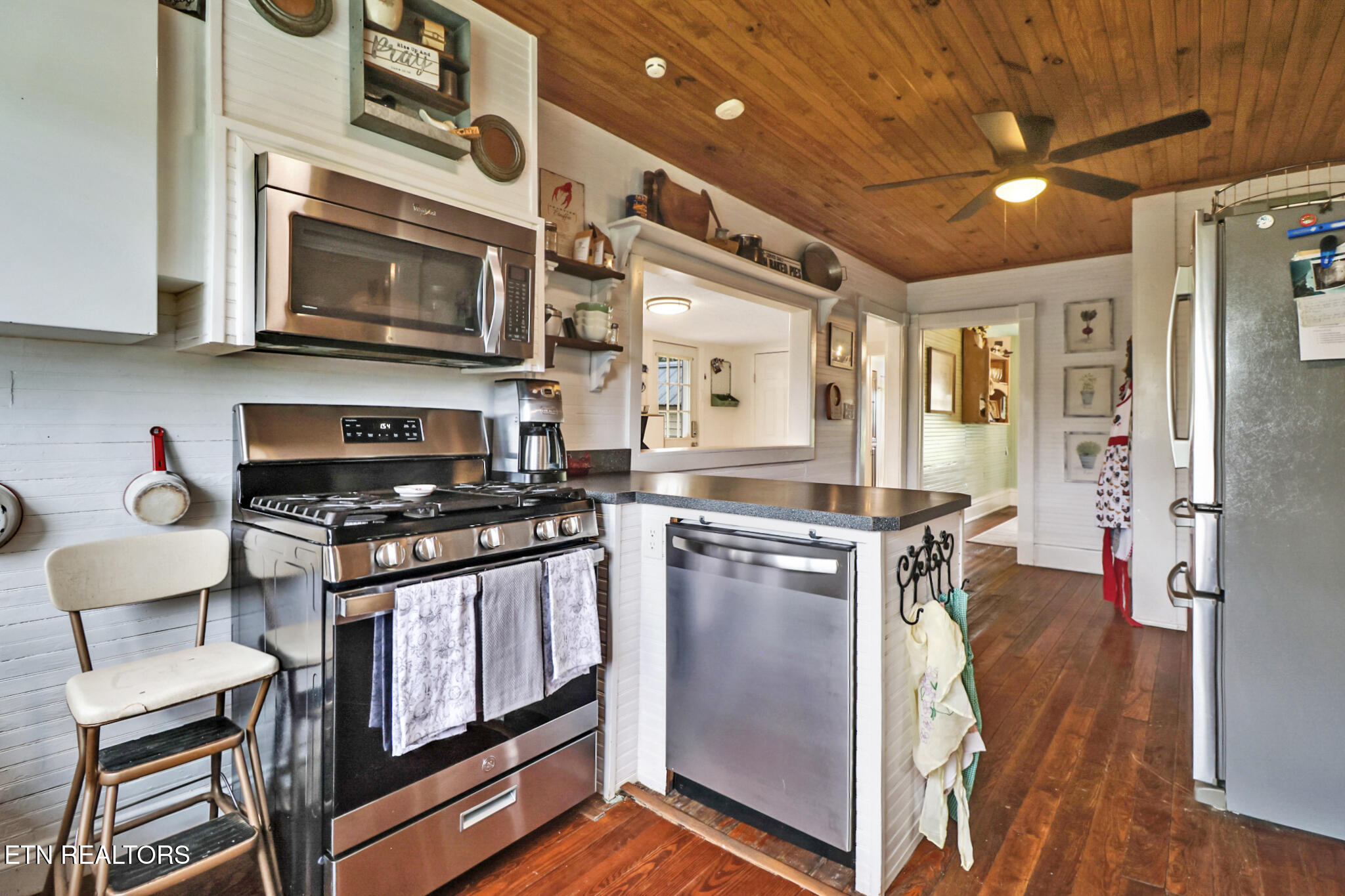 9988 Upper East Valley Road Pikeville TN 37367