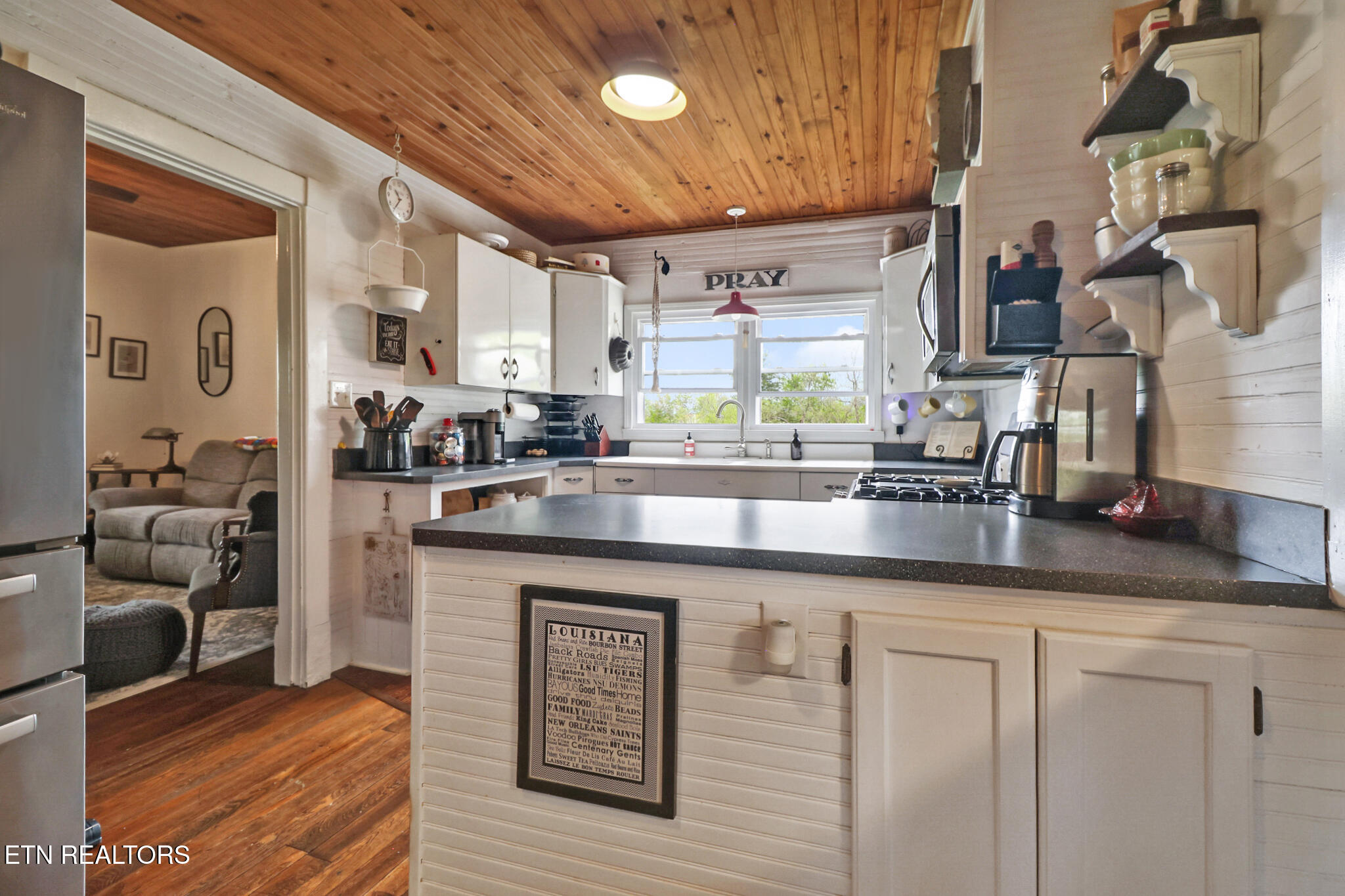 9988 Upper East Valley Road Pikeville TN 37367