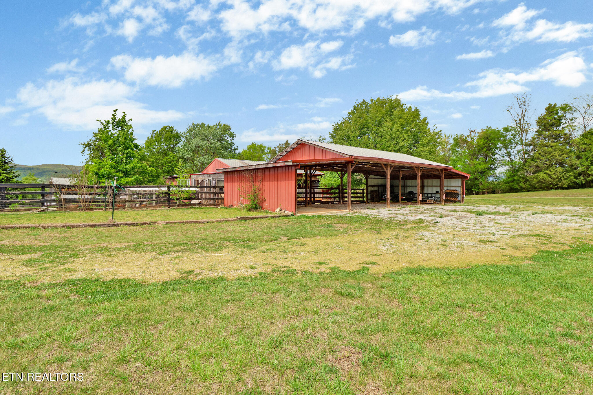 9988 Upper East Valley Road Pikeville TN 37367