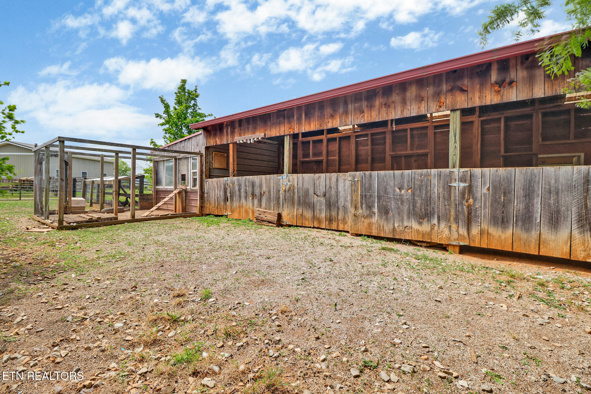 9988 Upper East Valley Road Pikeville TN 37367