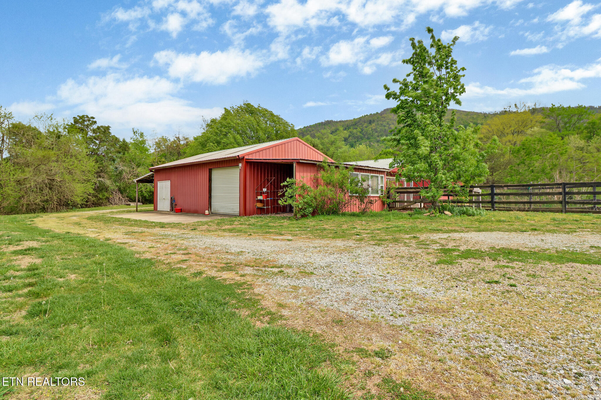 9988 Upper East Valley Road Pikeville TN 37367