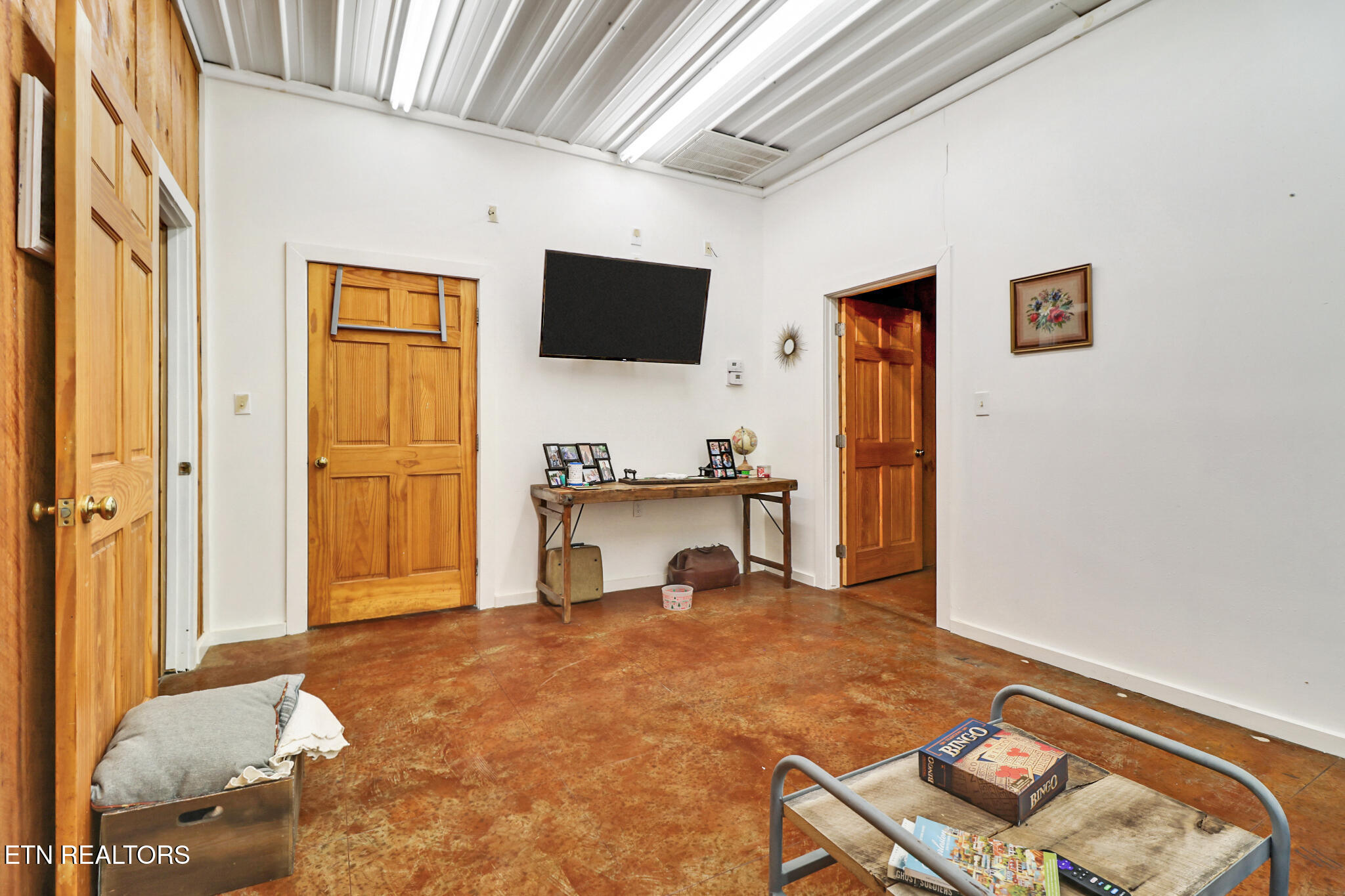 9988 Upper East Valley Road Pikeville TN 37367