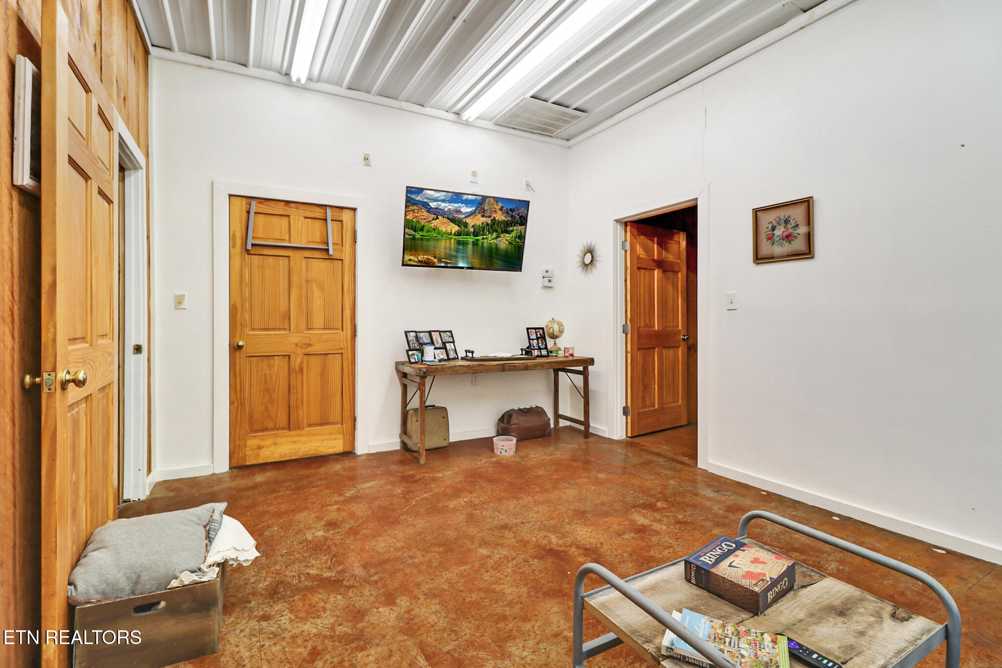 9988 Upper East Valley Road Pikeville TN 37367