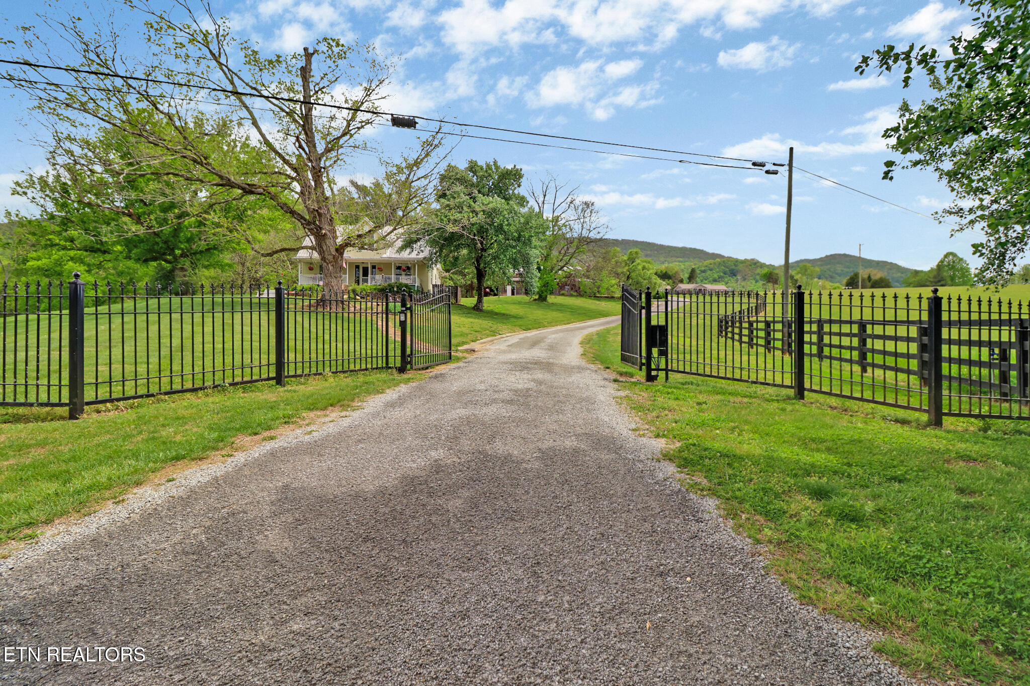 9988 Upper East Valley Road Pikeville TN 37367