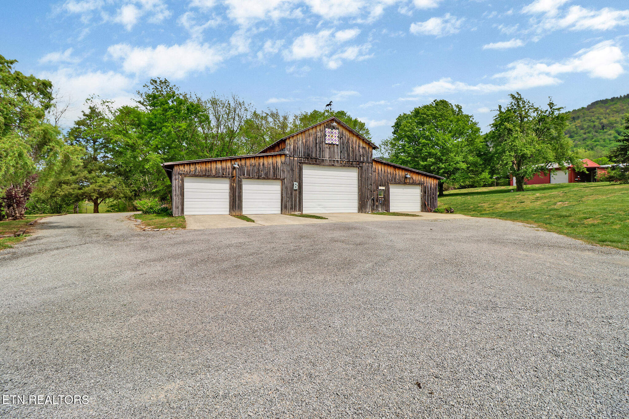 9988 Upper East Valley Road Pikeville TN 37367