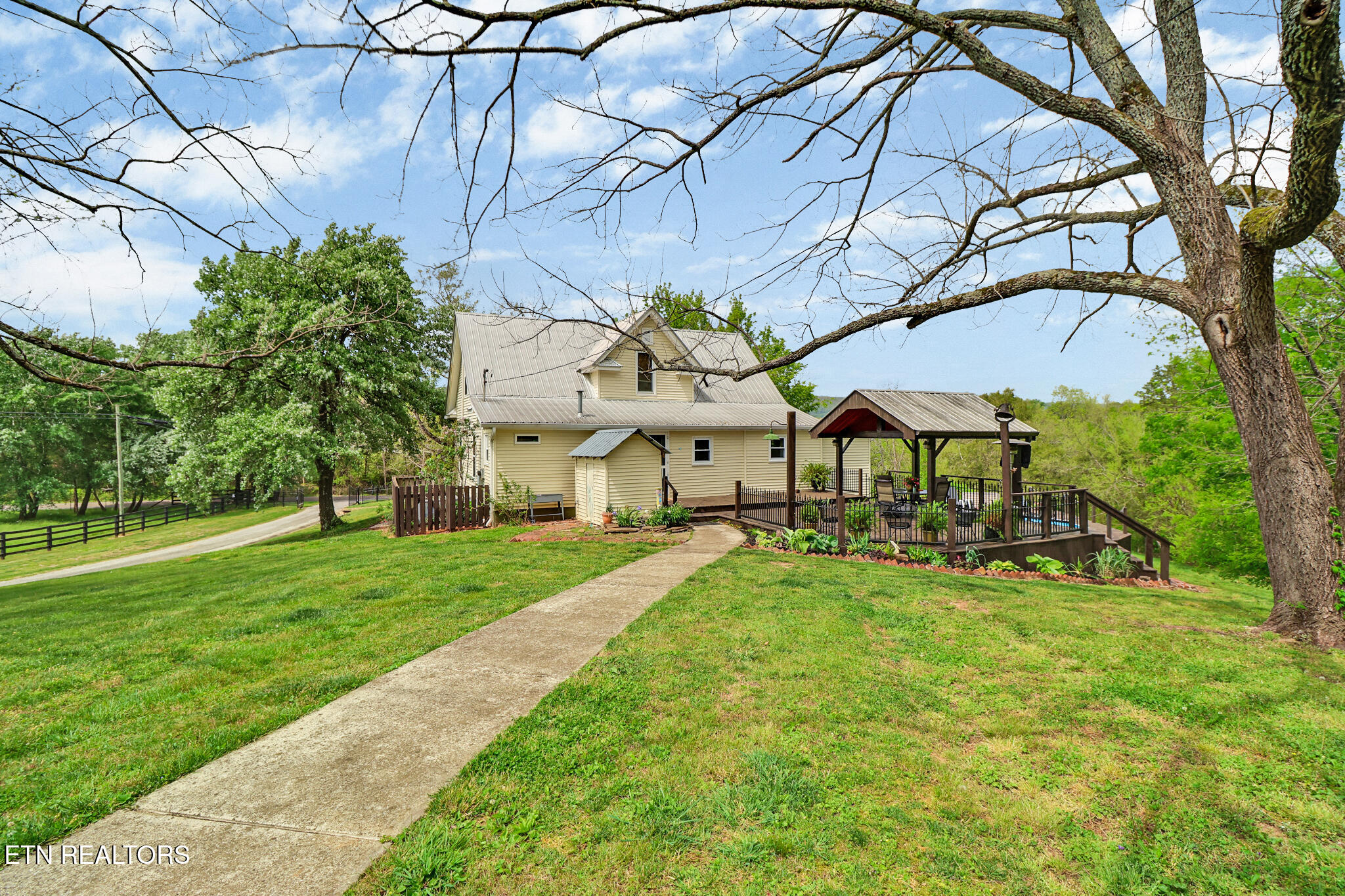 9988 Upper East Valley Road Pikeville TN 37367
