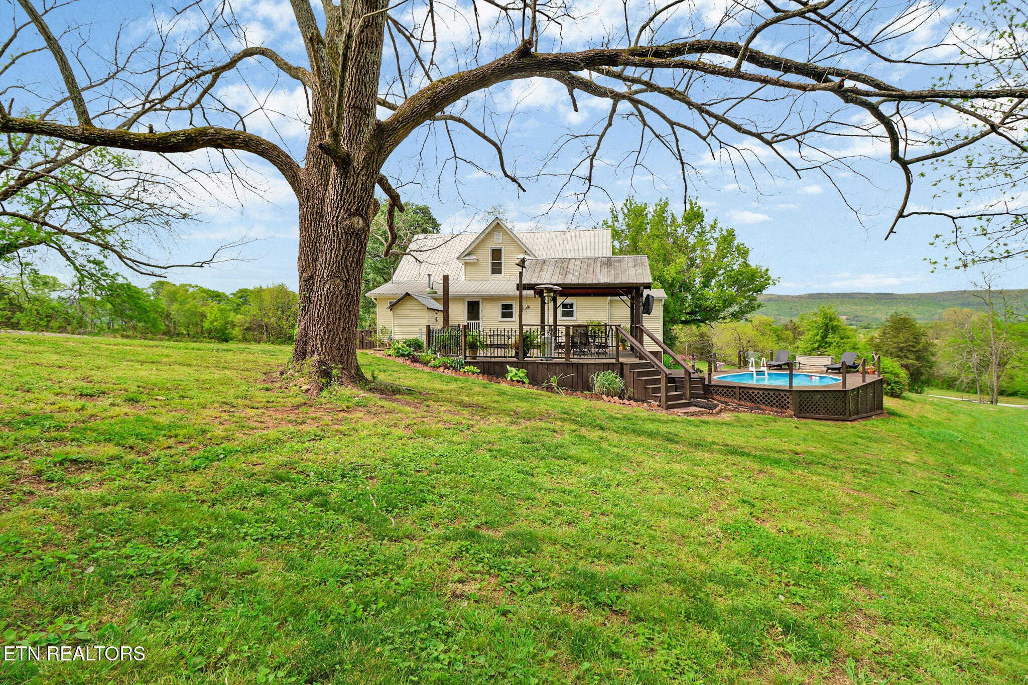 9988 Upper East Valley Road Pikeville TN 37367