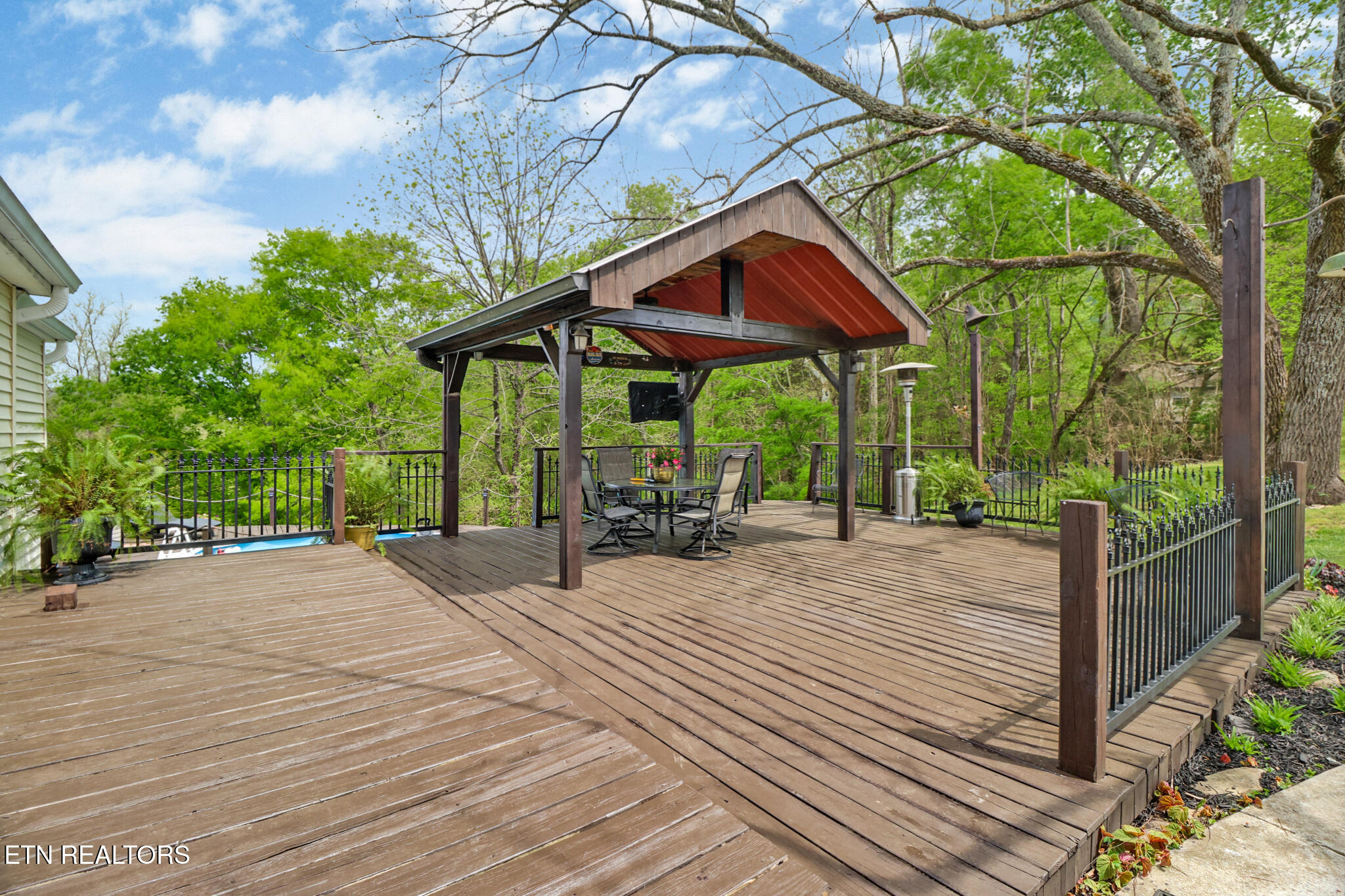 9988 Upper East Valley Road Pikeville TN 37367