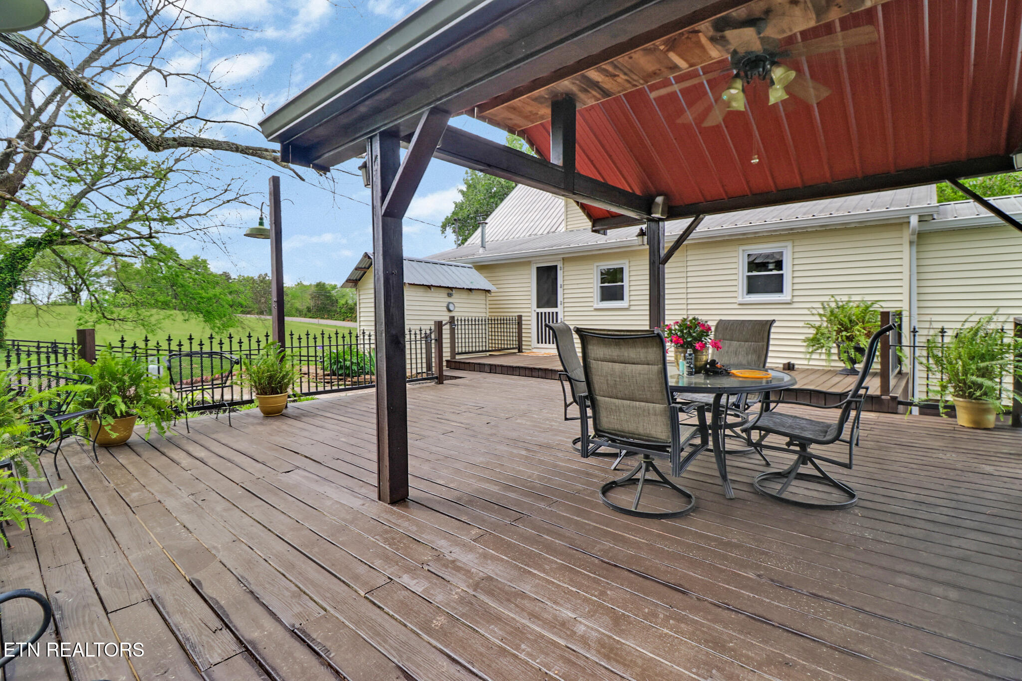 9988 Upper East Valley Road Pikeville TN 37367