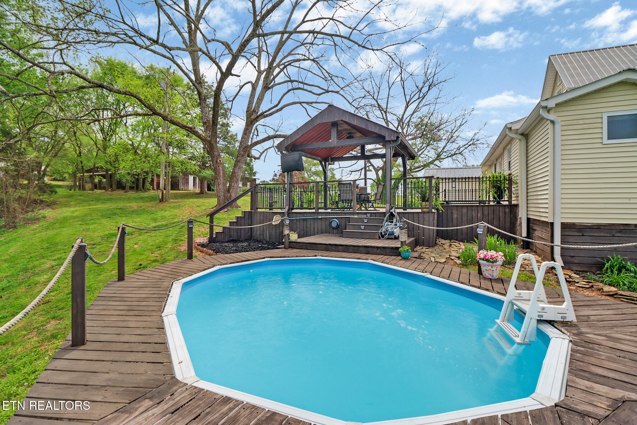 9988 Upper East Valley Road Pikeville TN 37367