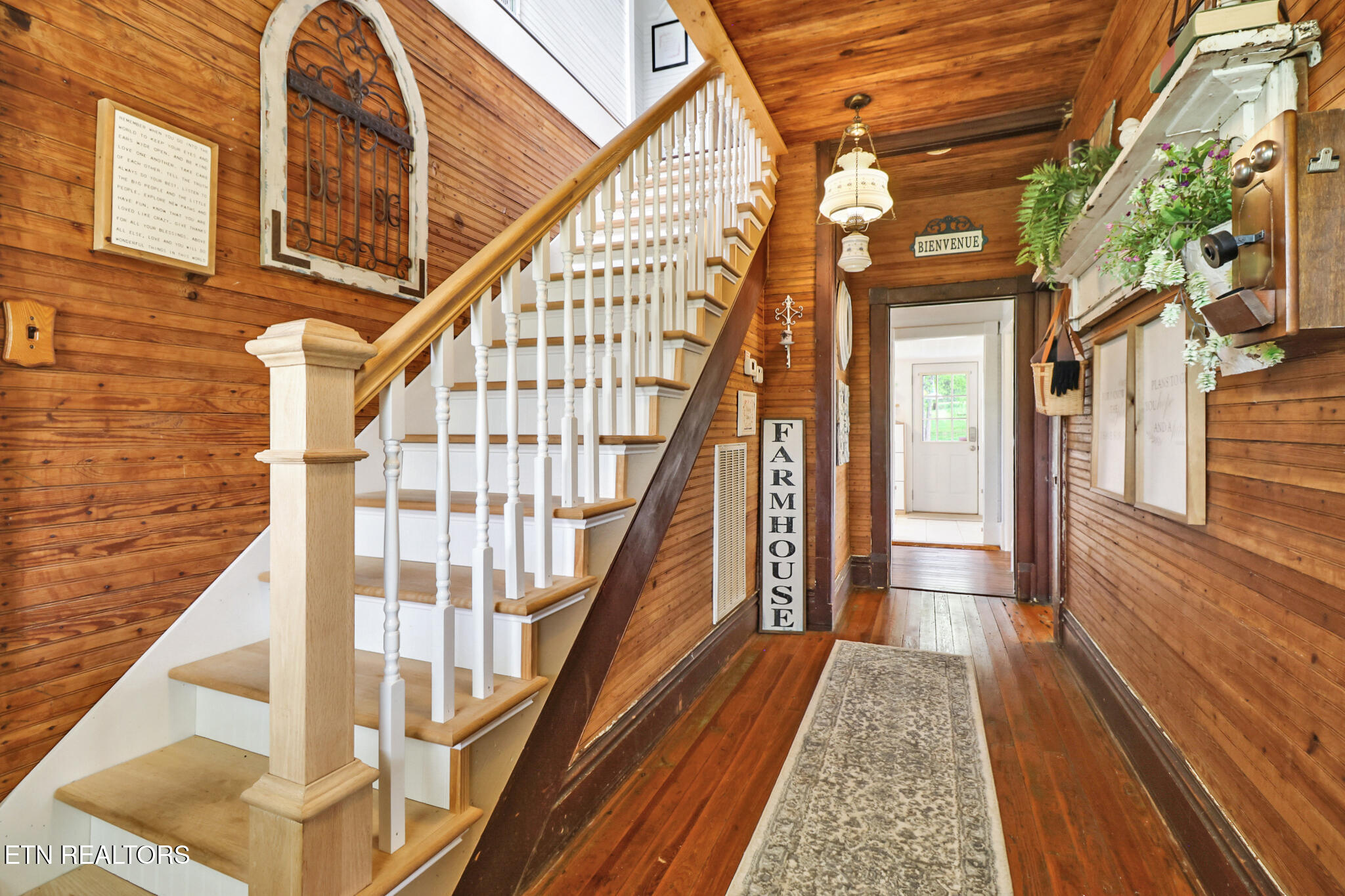 9988 Upper East Valley Road Pikeville TN 37367