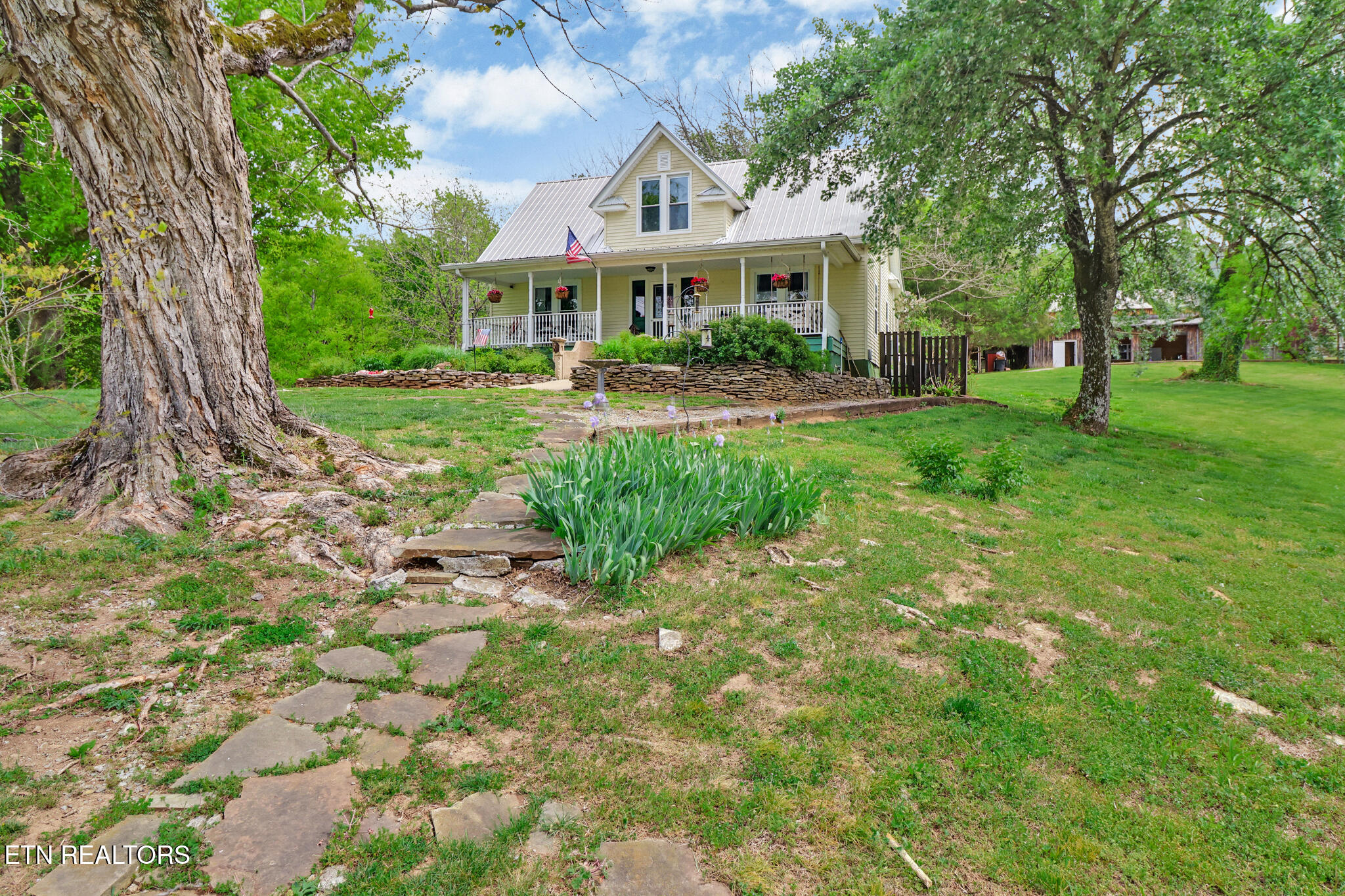 9988 Upper East Valley Road Pikeville TN 37367