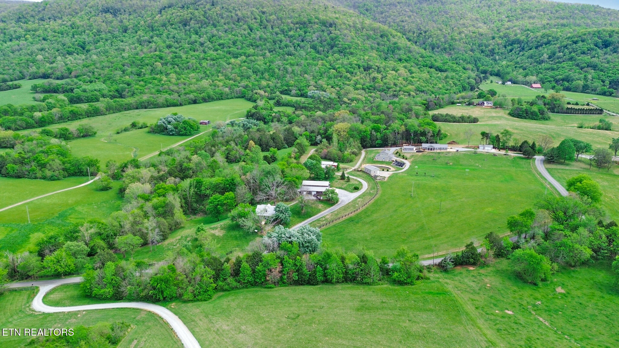 9988 Upper East Valley Road Pikeville TN 37367