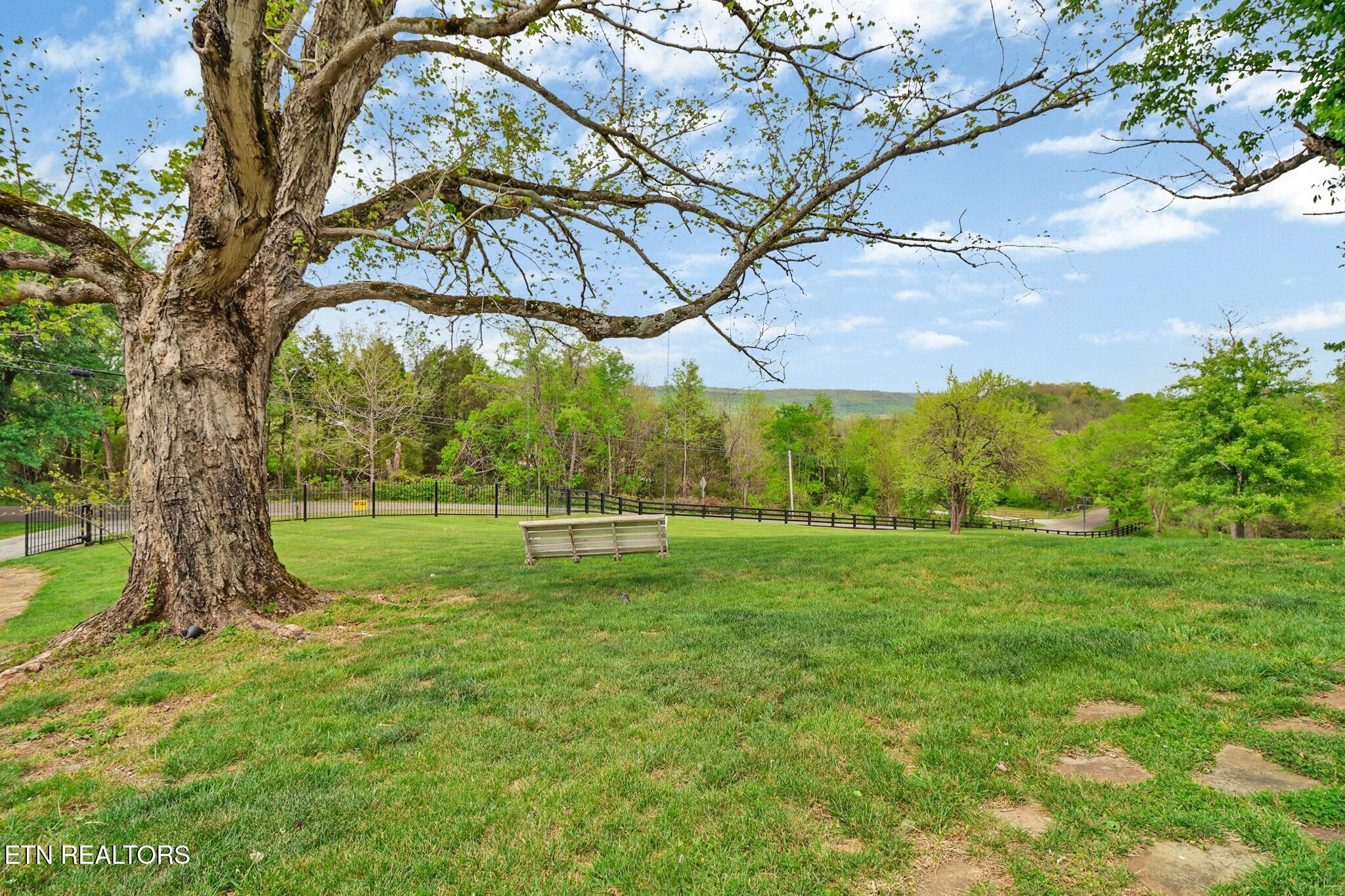 9988 Upper East Valley Road Pikeville TN 37367