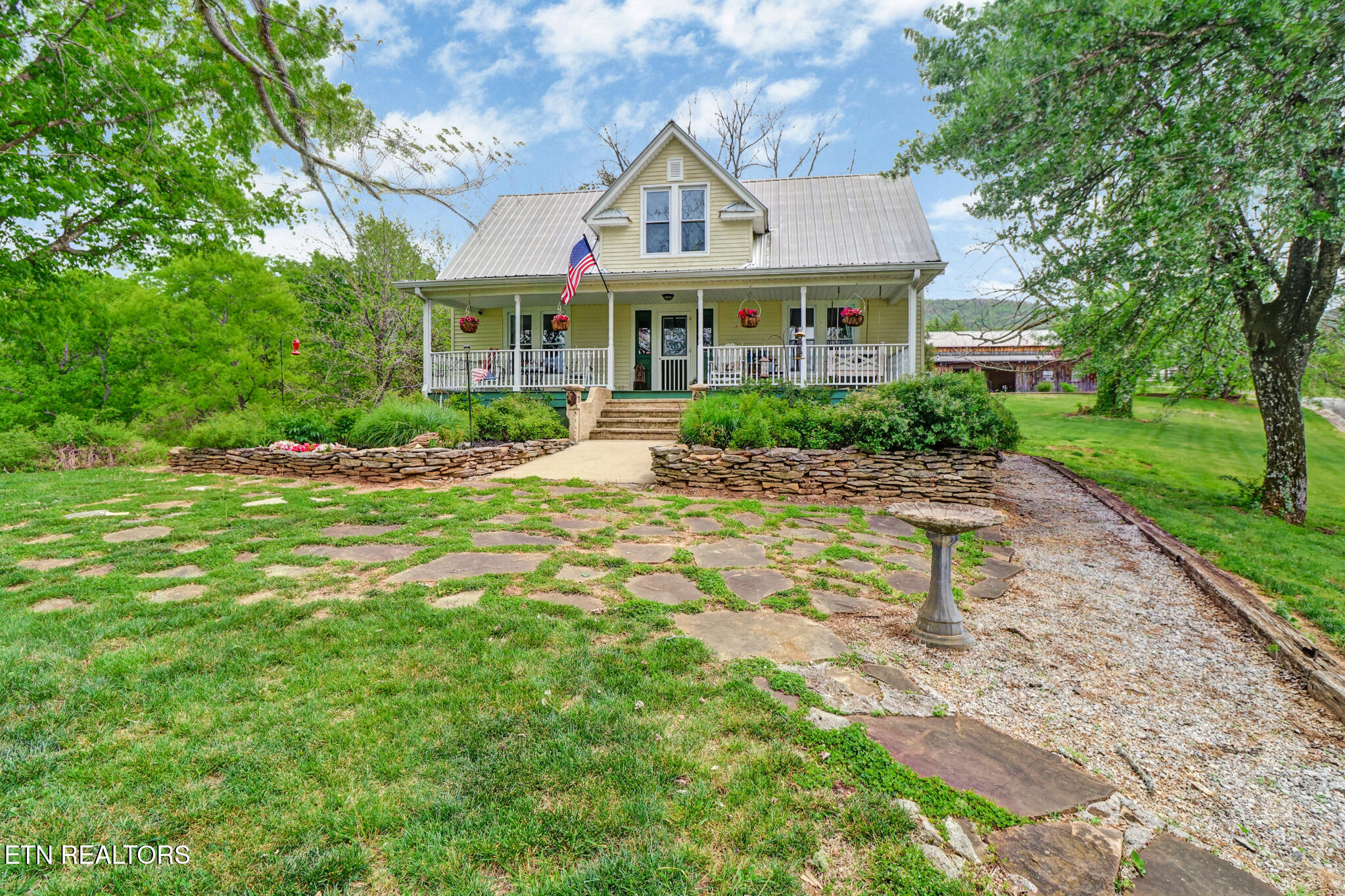 9988 Upper East Valley Road Pikeville TN 37367