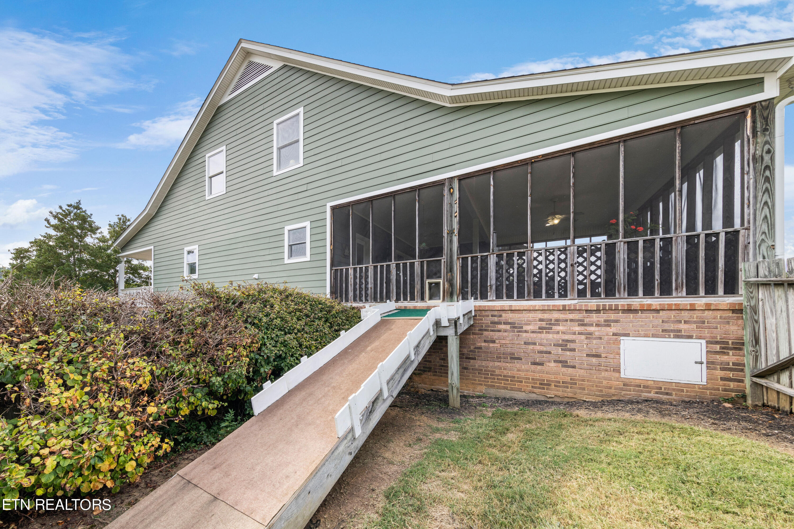 4300 Roberts Road Corryton TN 37721