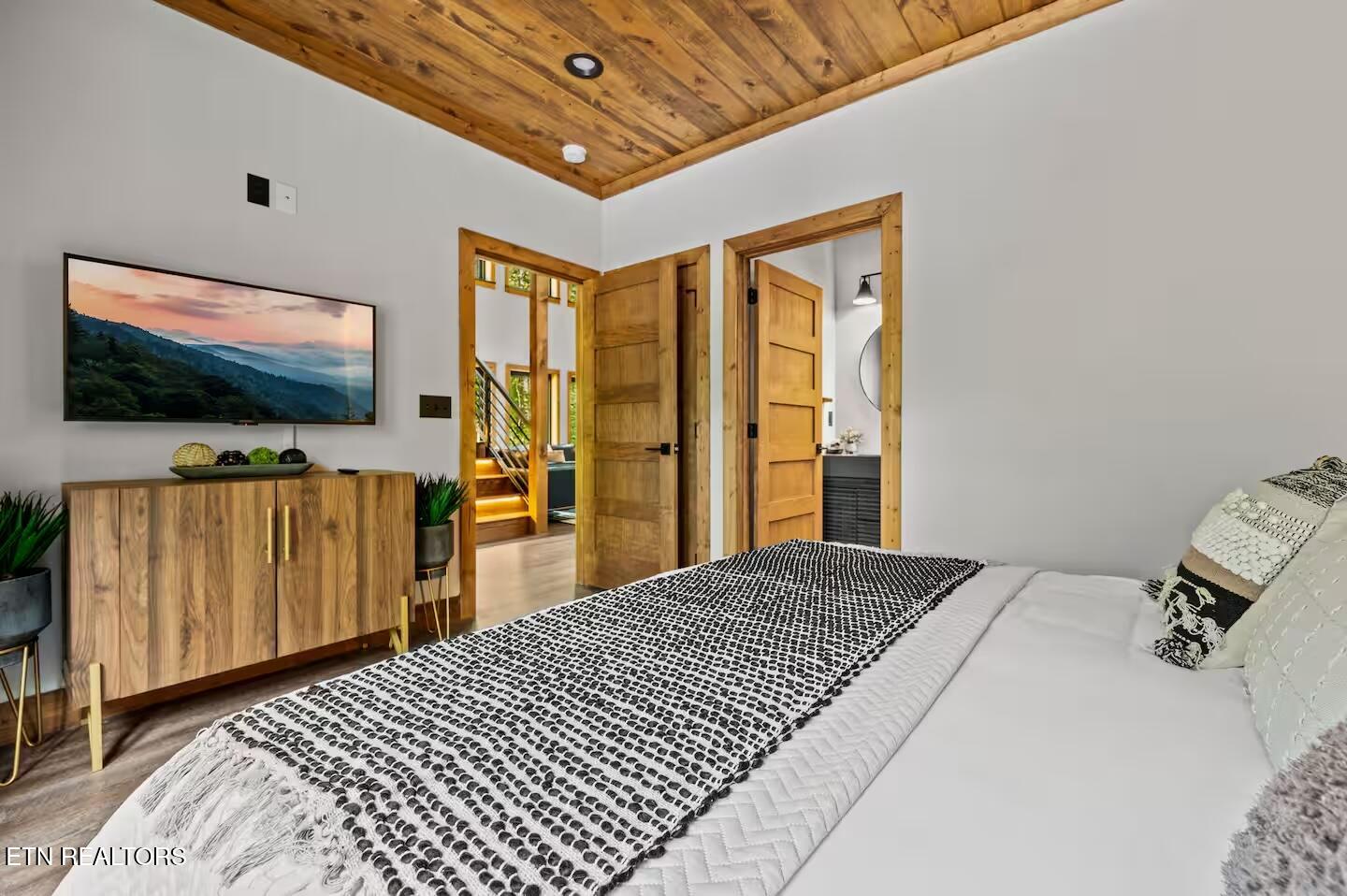 634 Gloryland Way Pigeon Forge TN 37863