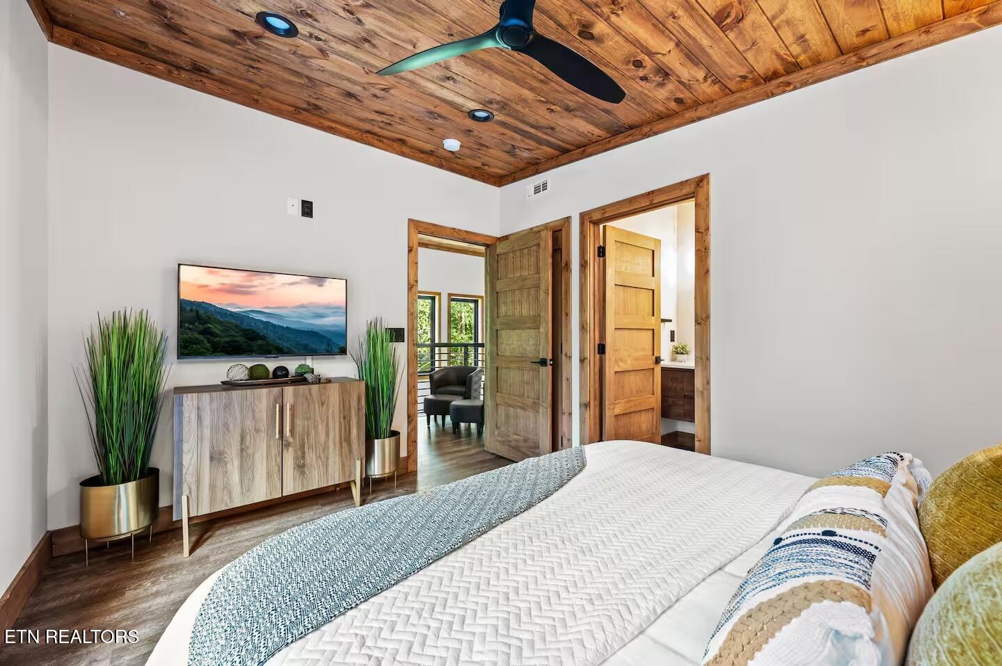 634 Gloryland Way Pigeon Forge TN 37863