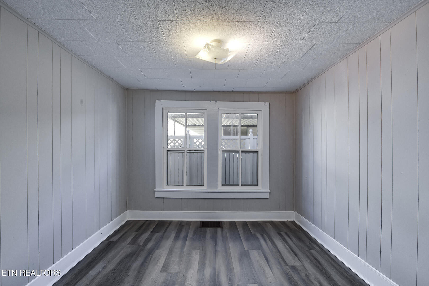 403 W 5th Avenue Lenoir City TN 37771