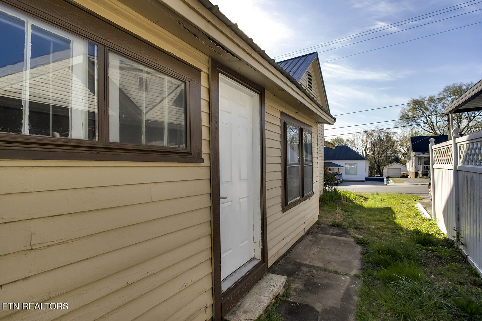 403 W 5th Avenue Lenoir City TN 37771