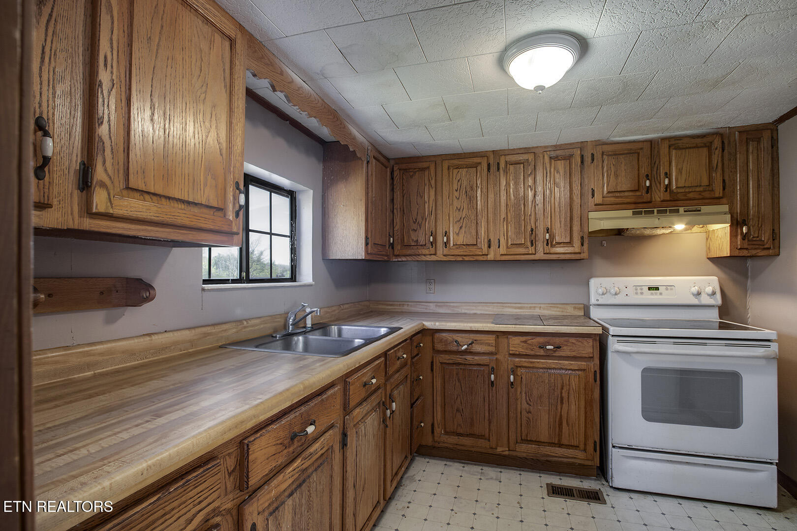 403 W 5th Avenue Lenoir City TN 37771