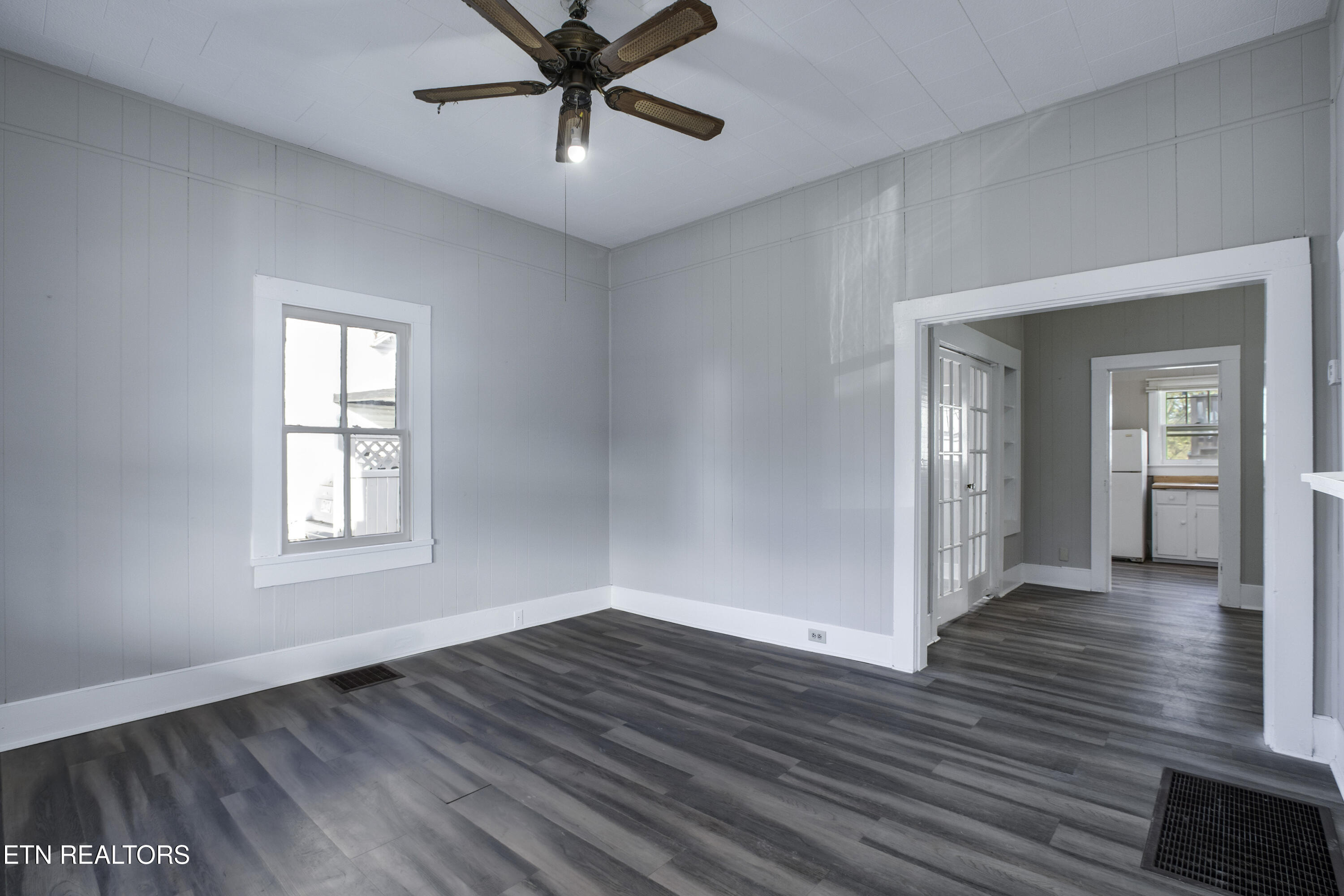 403 W 5th Avenue Lenoir City TN 37771