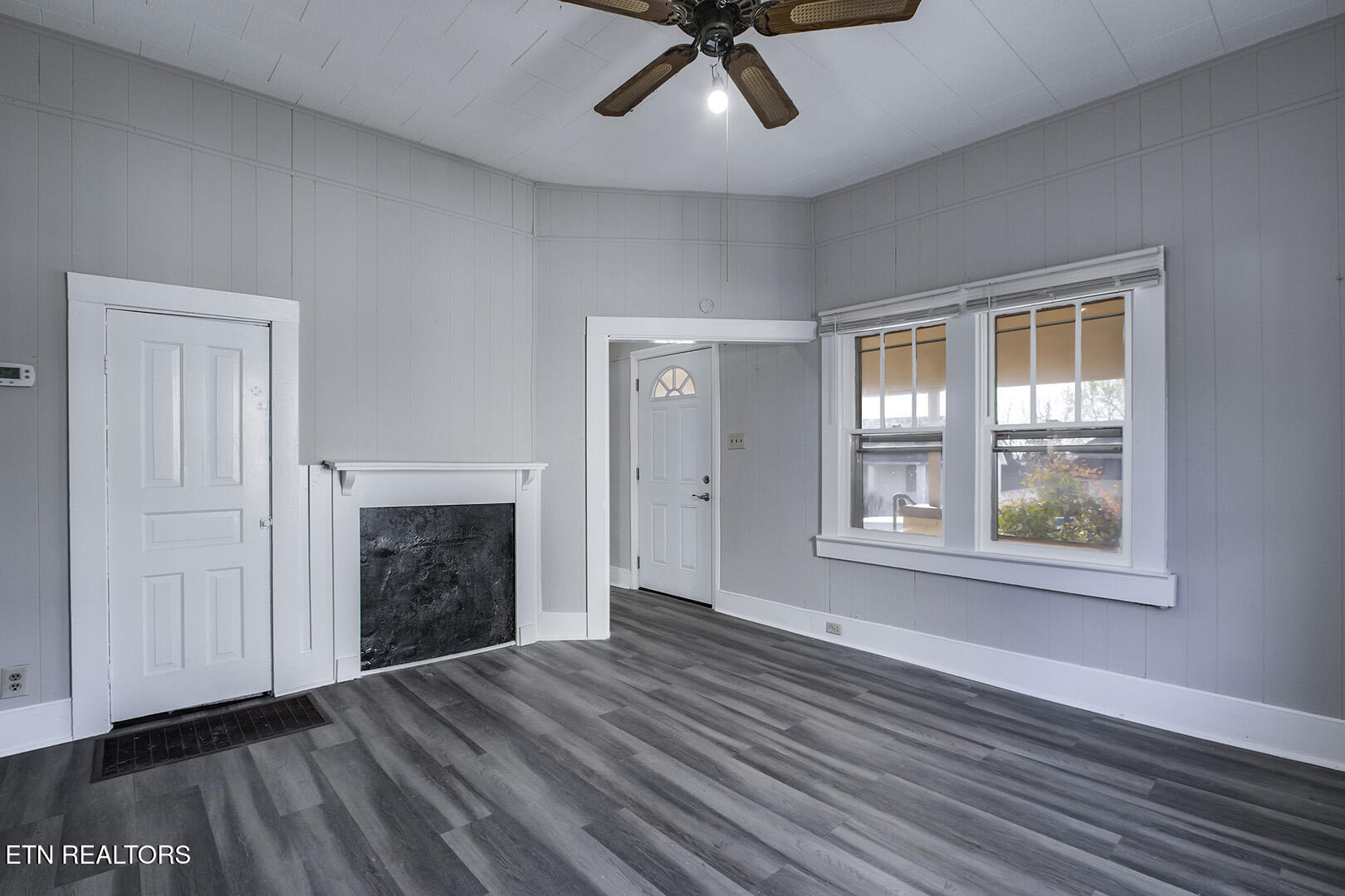 403 W 5th Avenue Lenoir City TN 37771