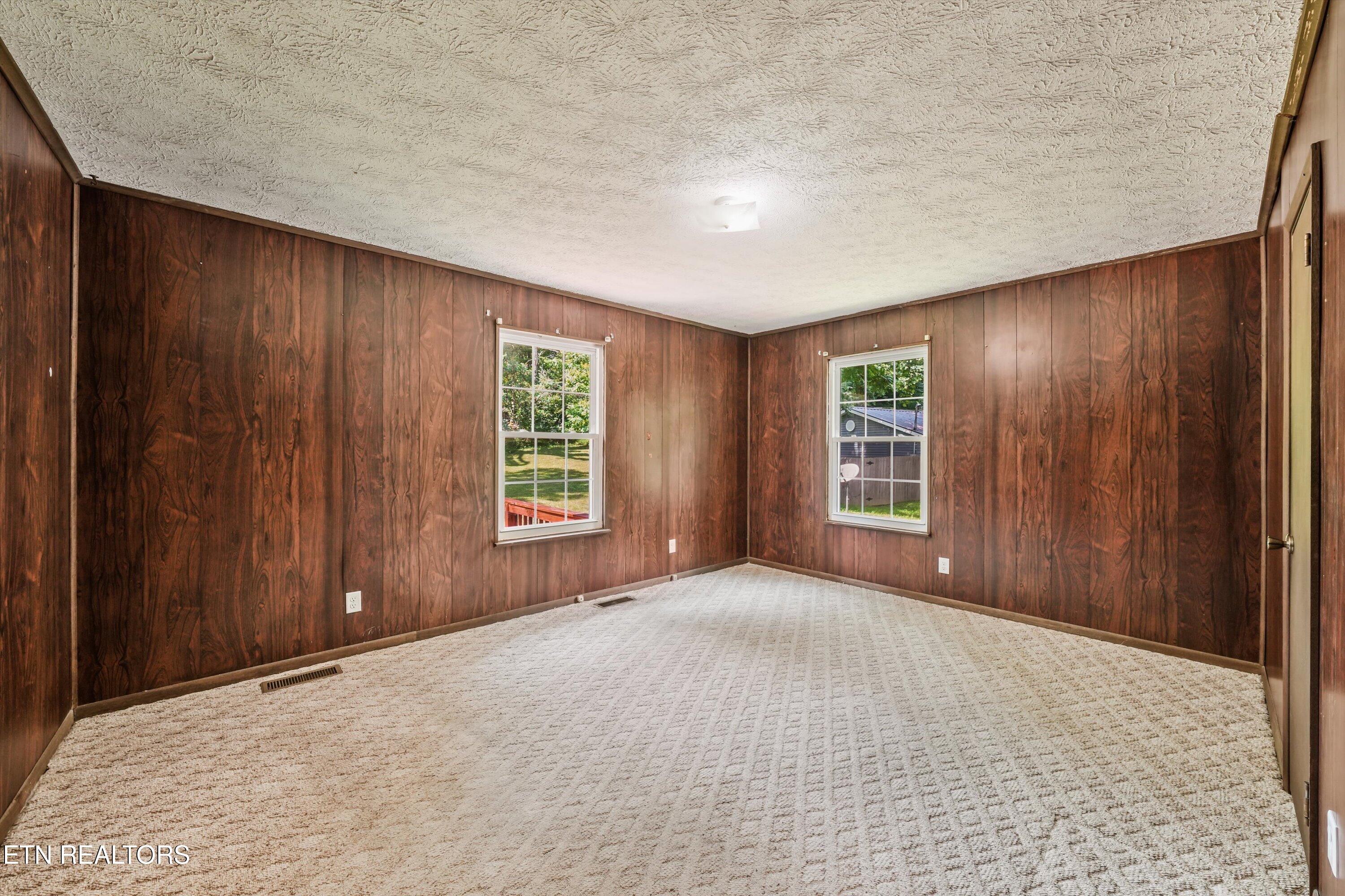 175 Henderson Lane Jacksboro TN 37757