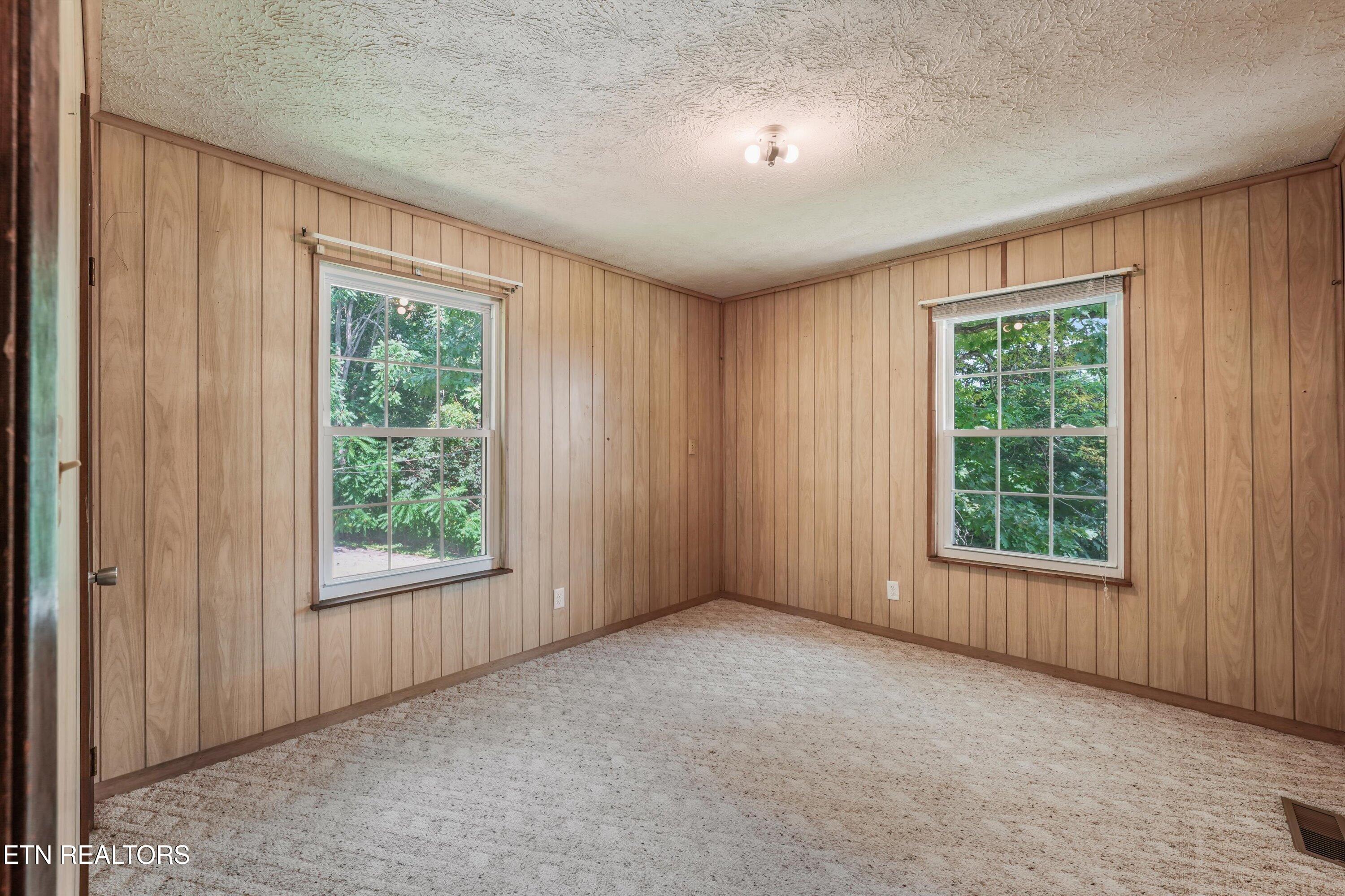 175 Henderson Lane Jacksboro TN 37757