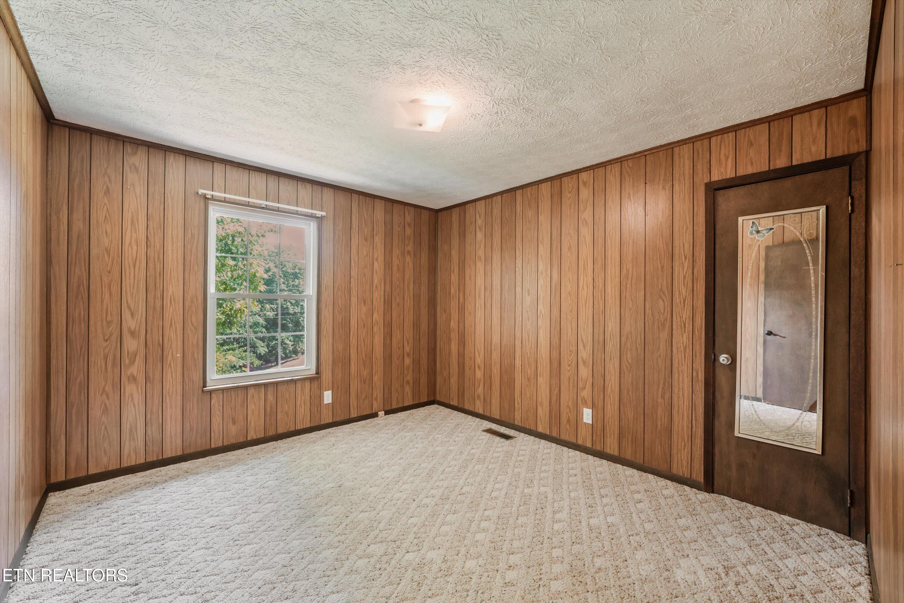 175 Henderson Lane Jacksboro TN 37757
