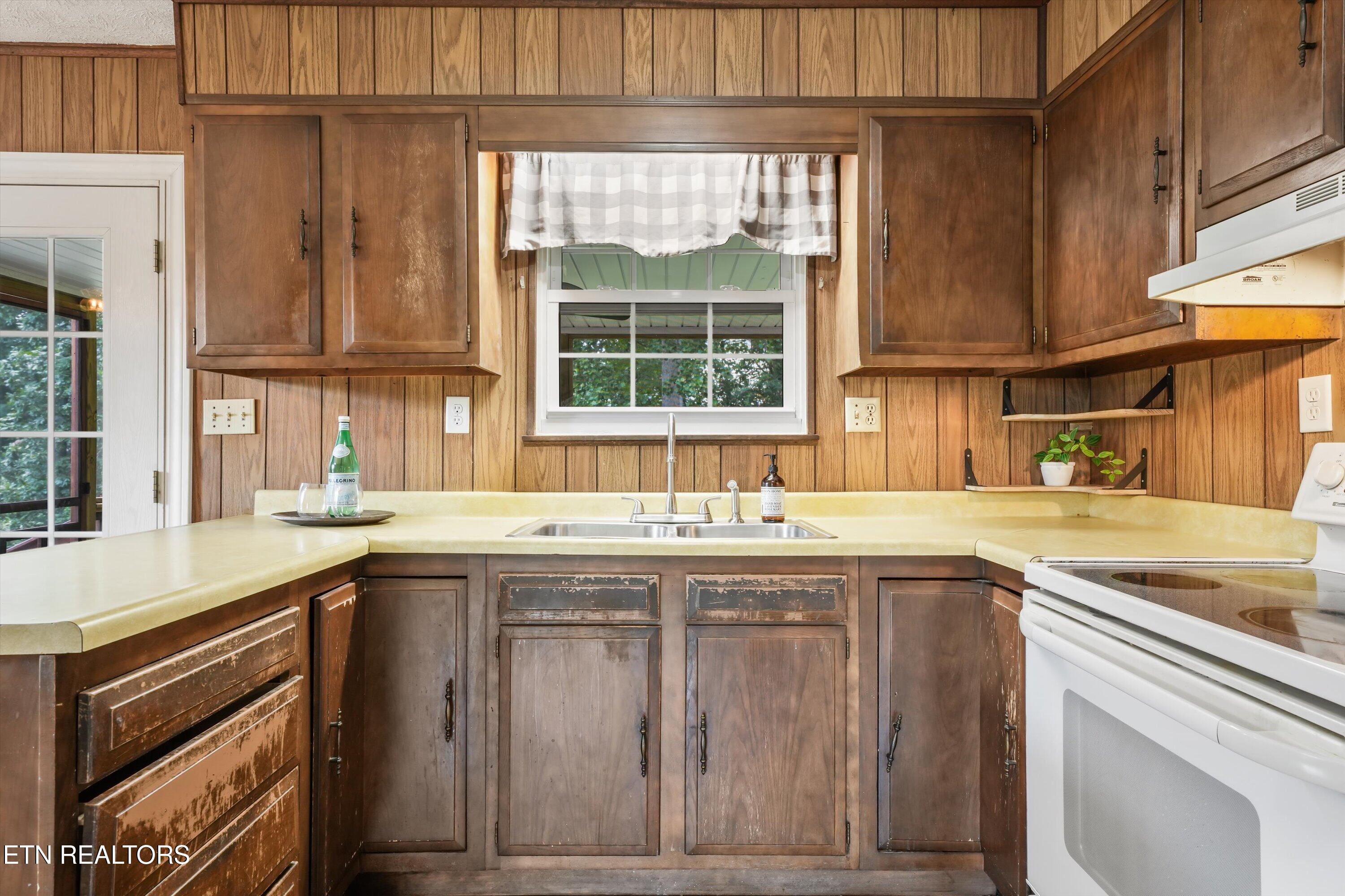 175 Henderson Lane Jacksboro TN 37757
