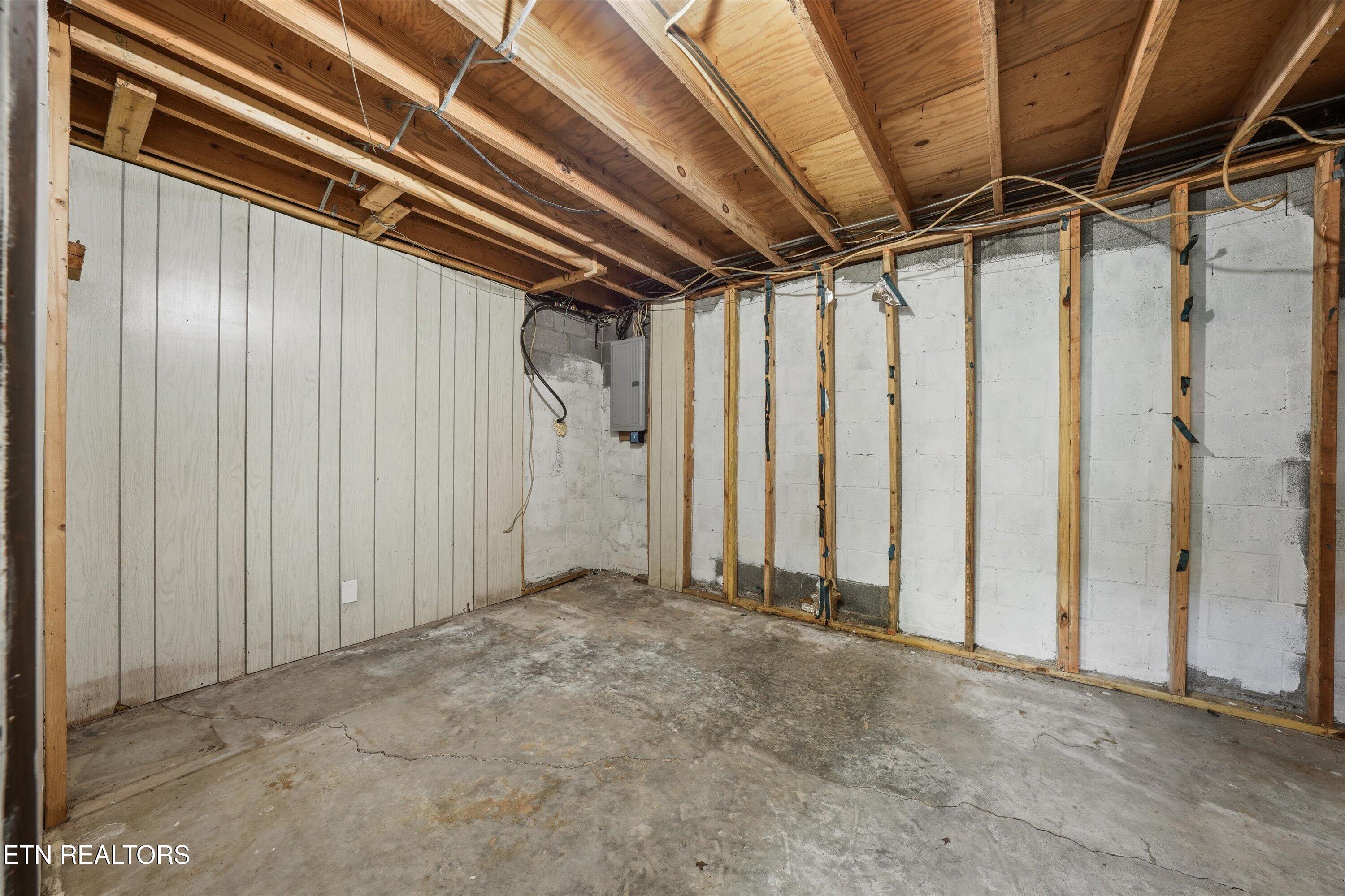 175 Henderson Lane Jacksboro TN 37757