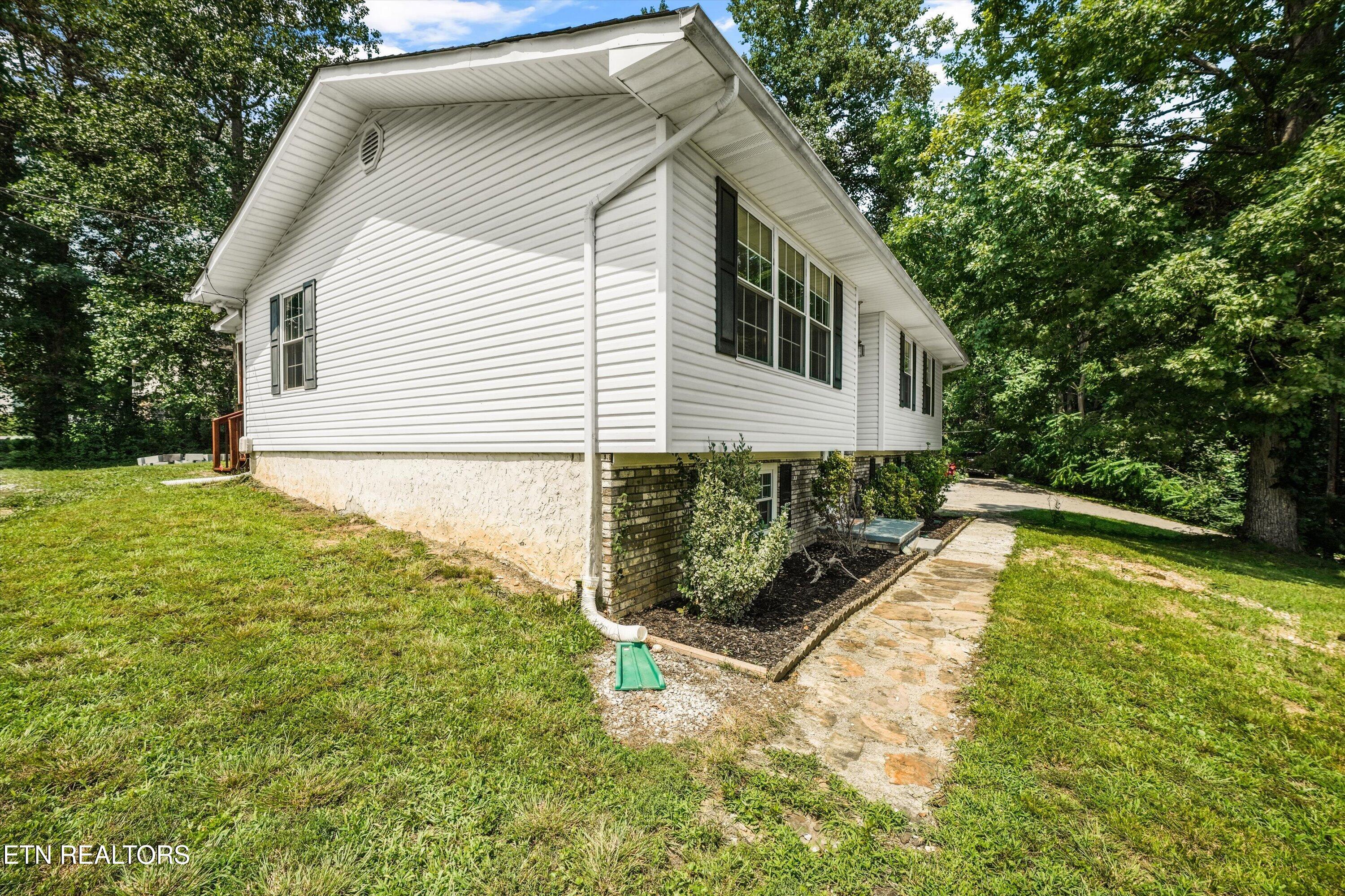 175 Henderson Lane Jacksboro TN 37757