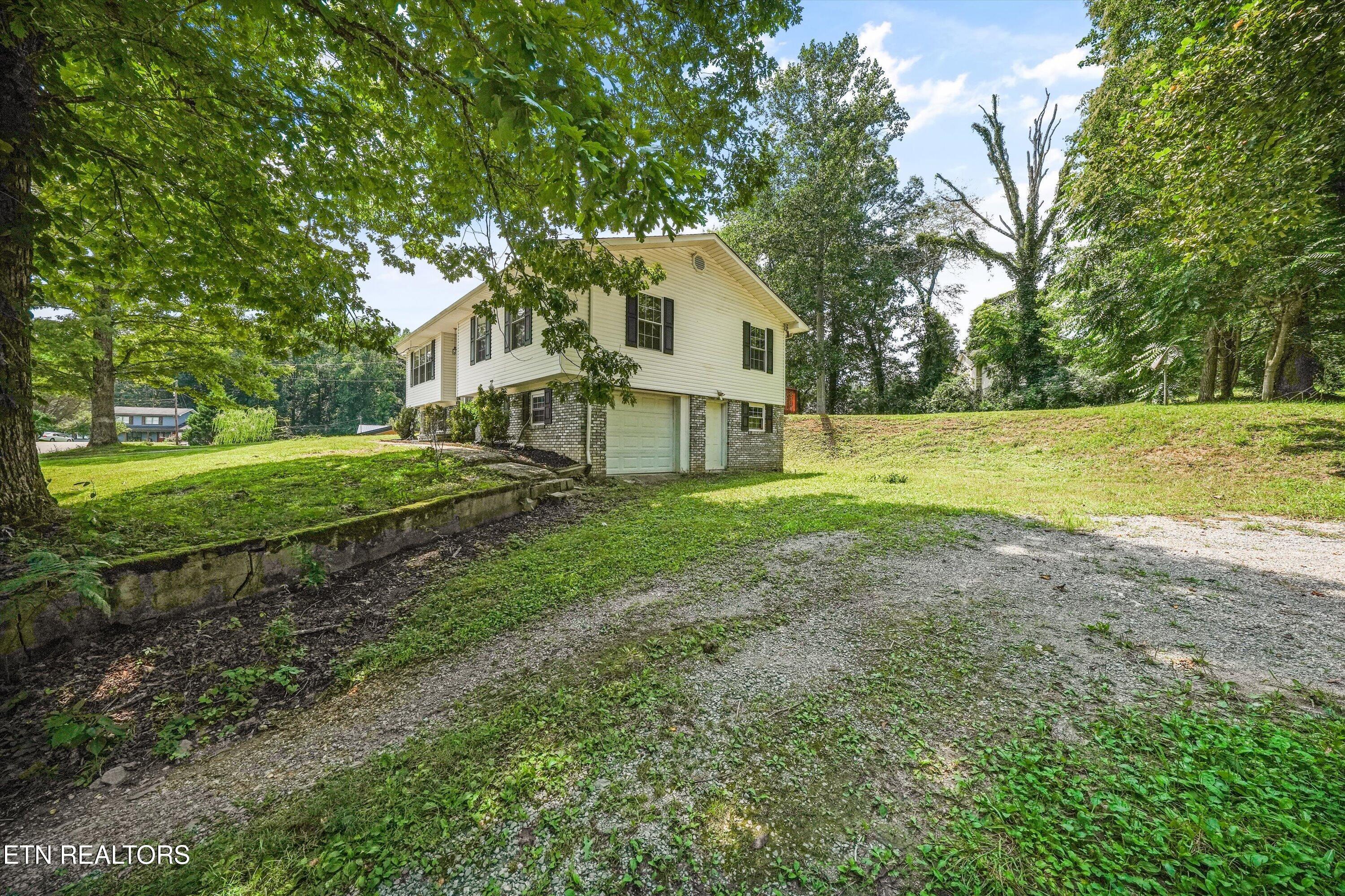 175 Henderson Lane Jacksboro TN 37757