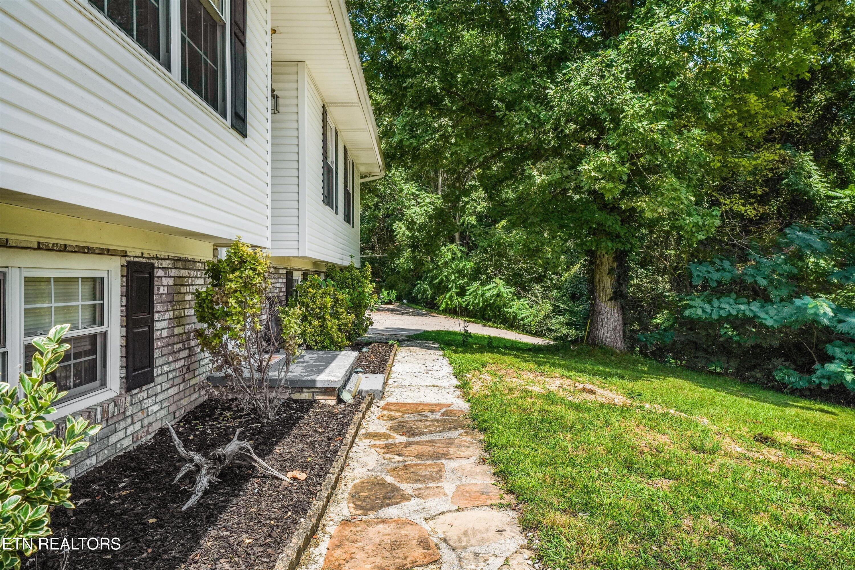 175 Henderson Lane Jacksboro TN 37757