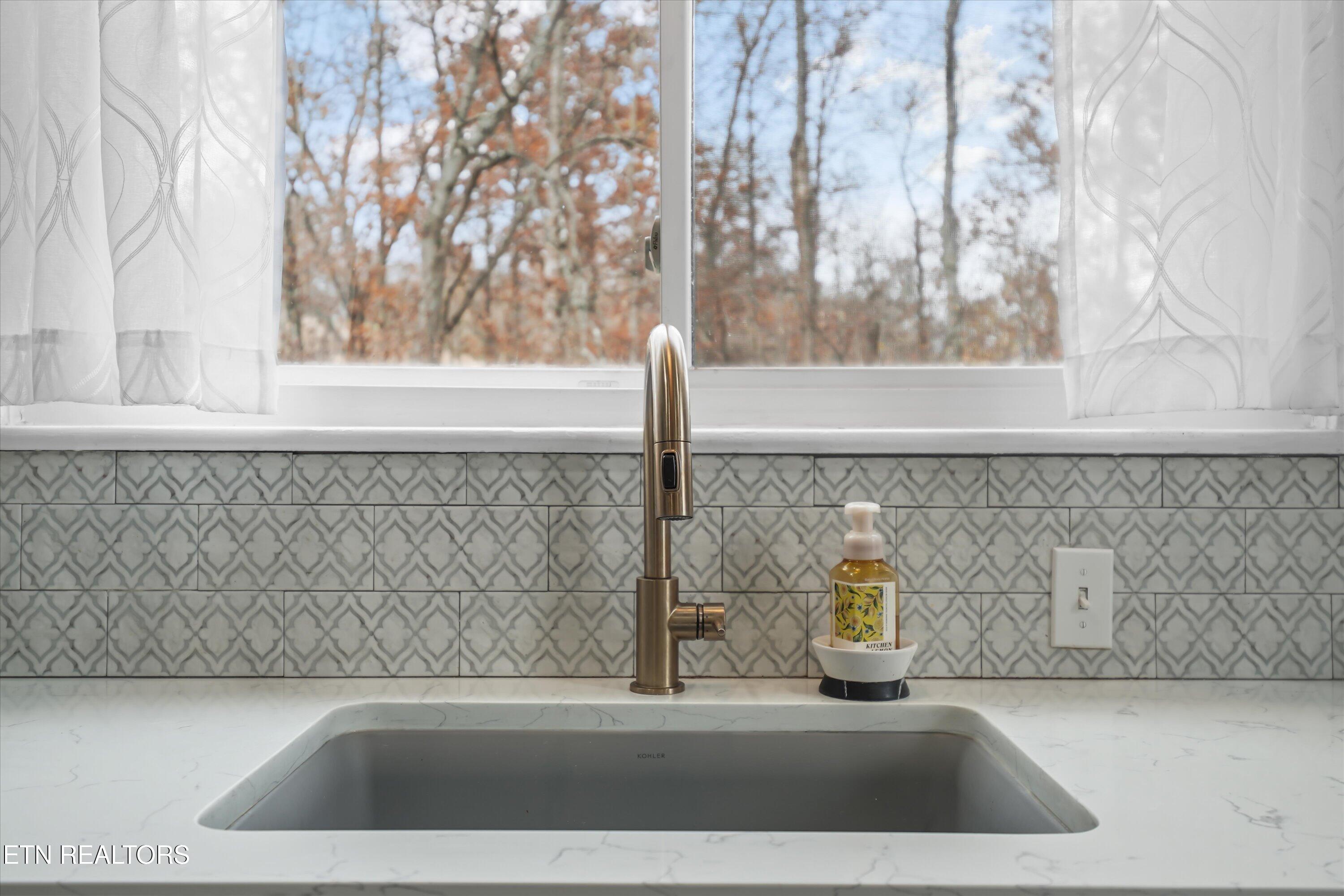 804 Lake City Highway Clinton TN 37716