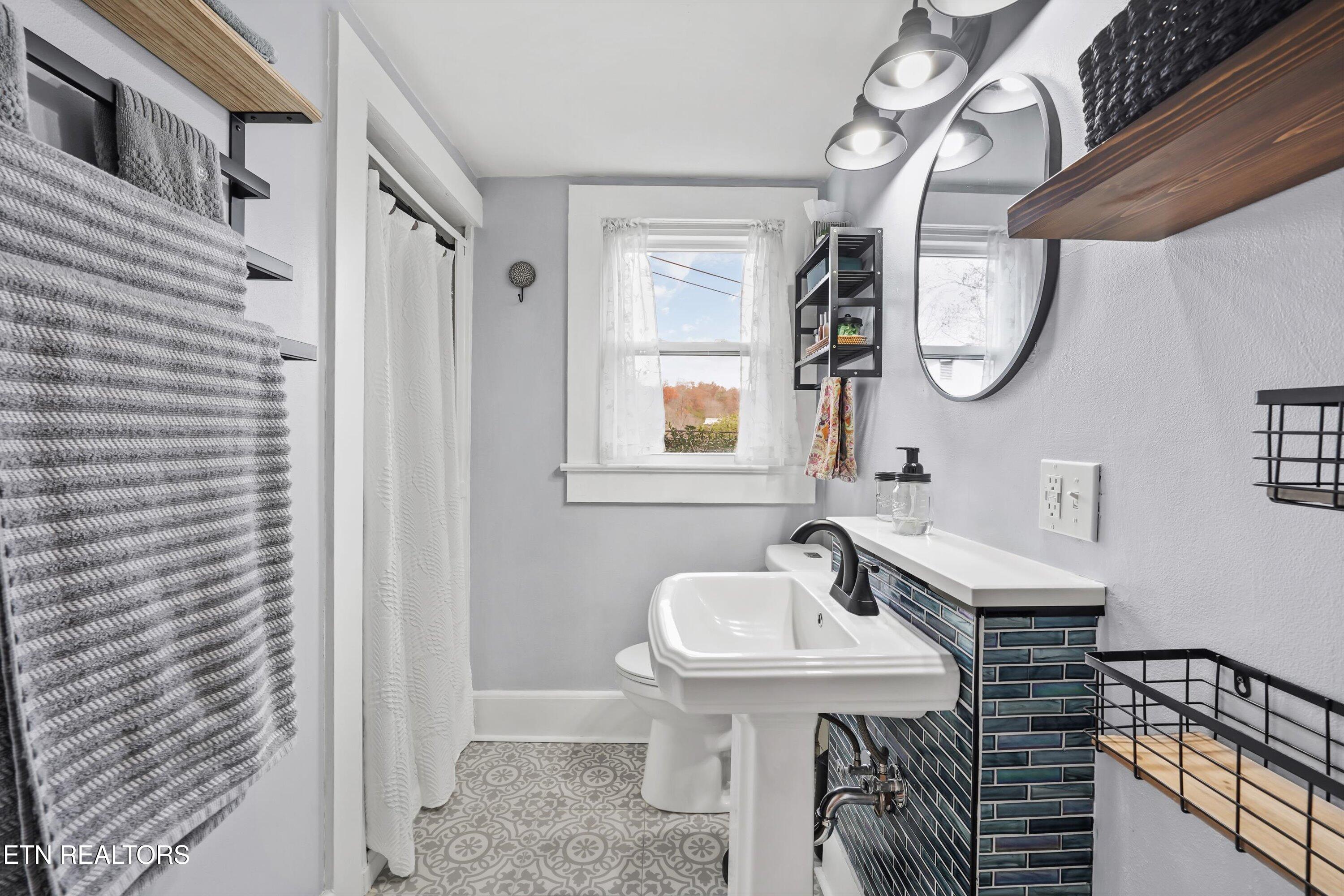 804 Lake City Highway Clinton TN 37716