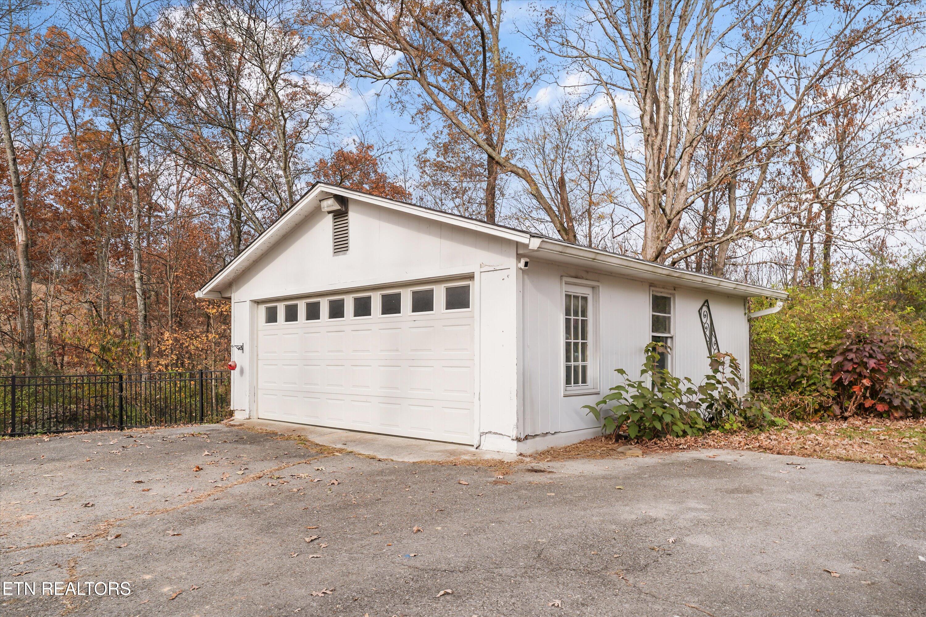 804 Lake City Highway Clinton TN 37716