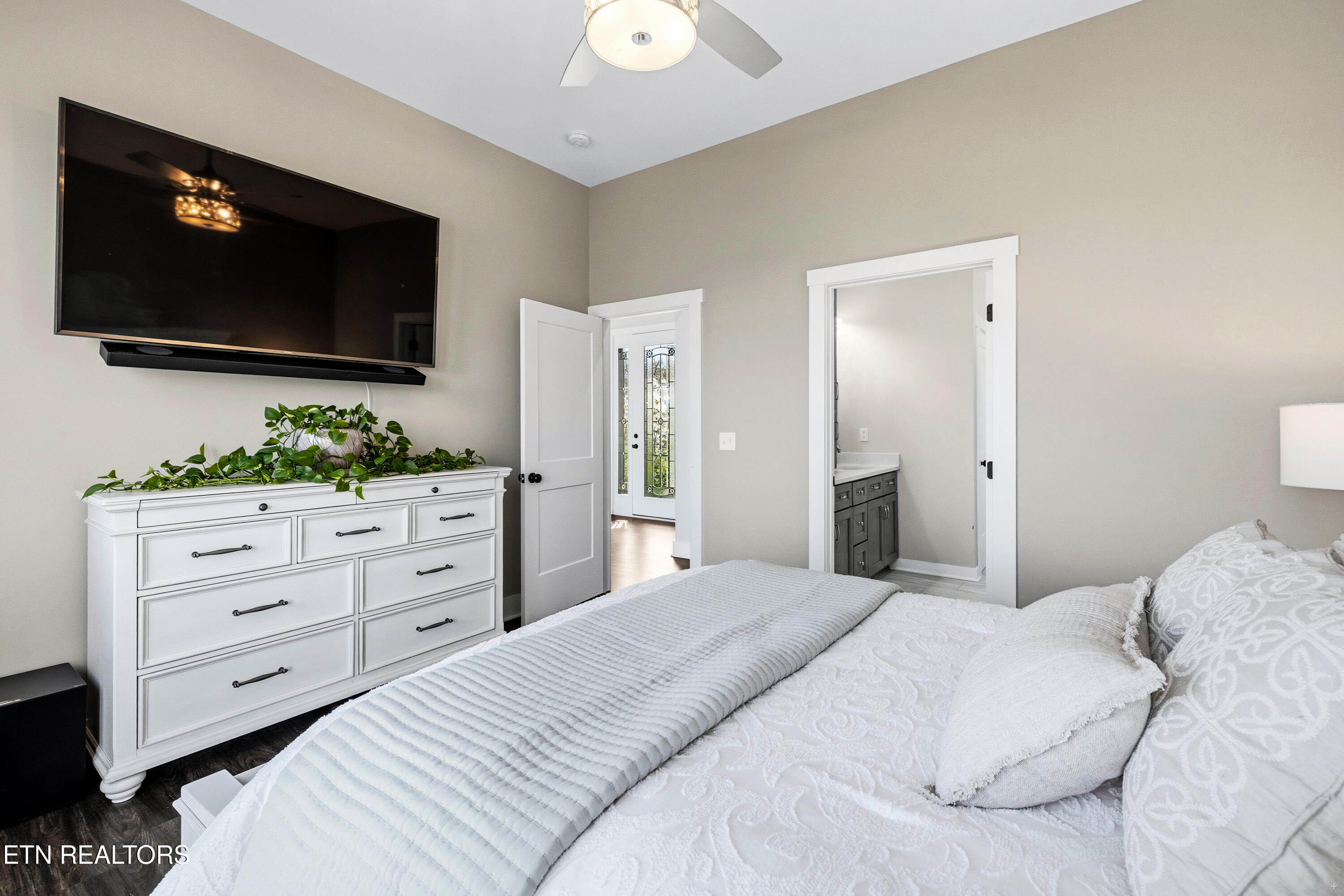 3385 Russell Brothers Road Sharps Chapel TN 37866