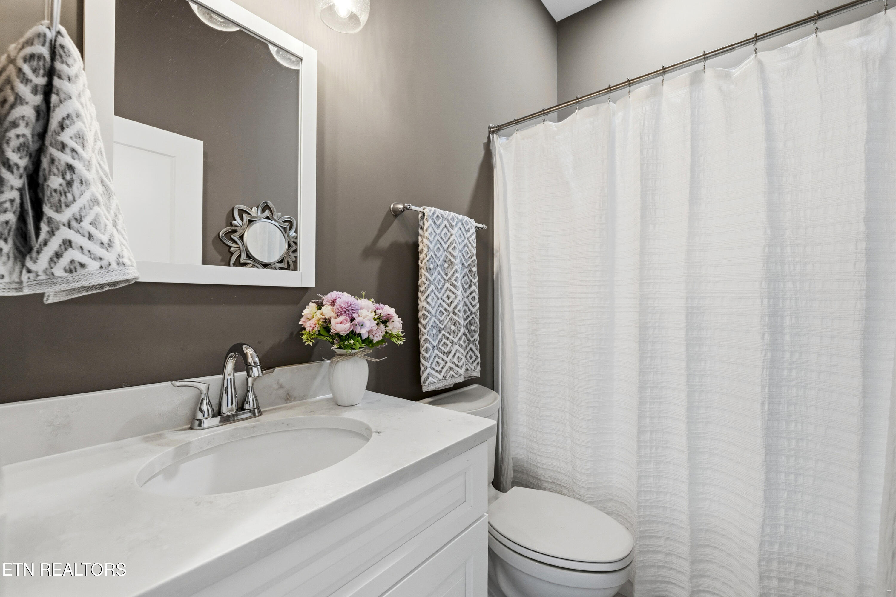 3385 Russell Brothers Road Sharps Chapel TN 37866