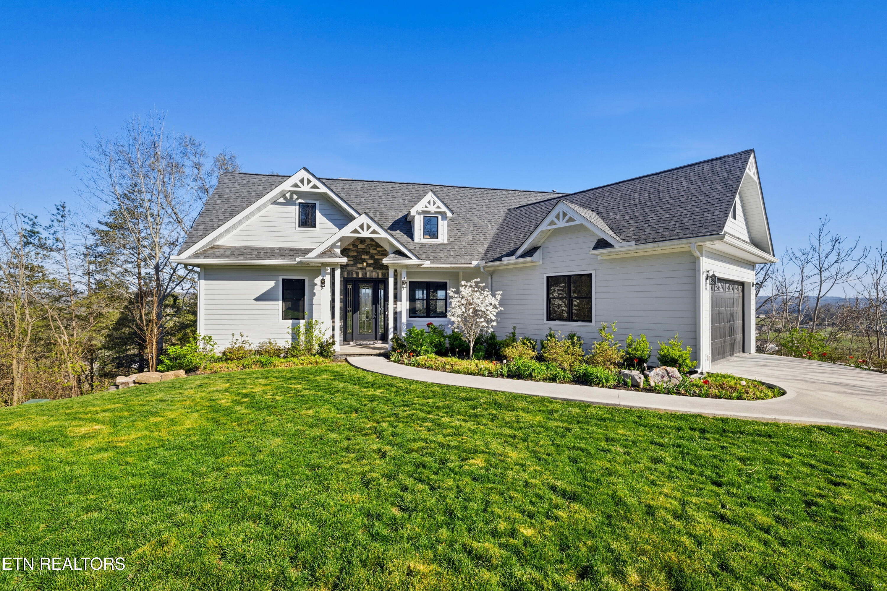 3385 Russell Brothers Road Sharps Chapel TN 37866