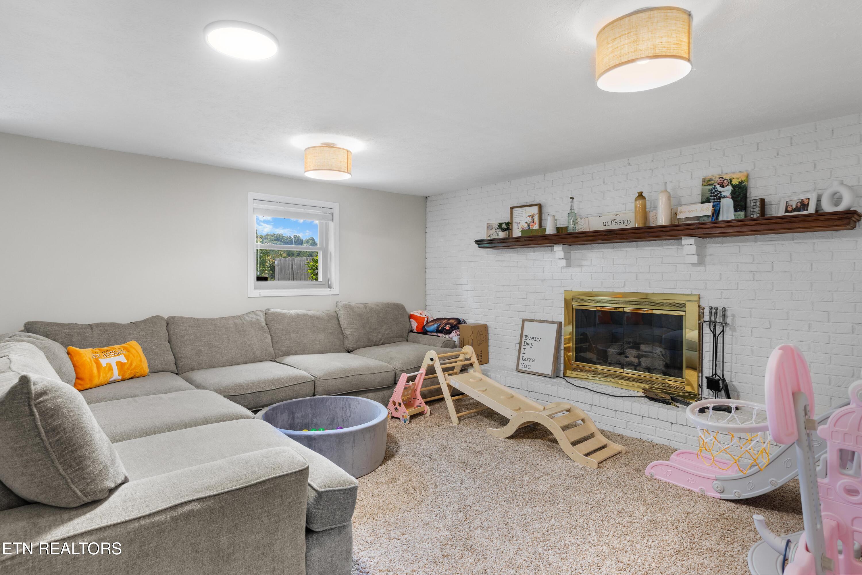 112 Shannon Road Jacksboro TN 37757