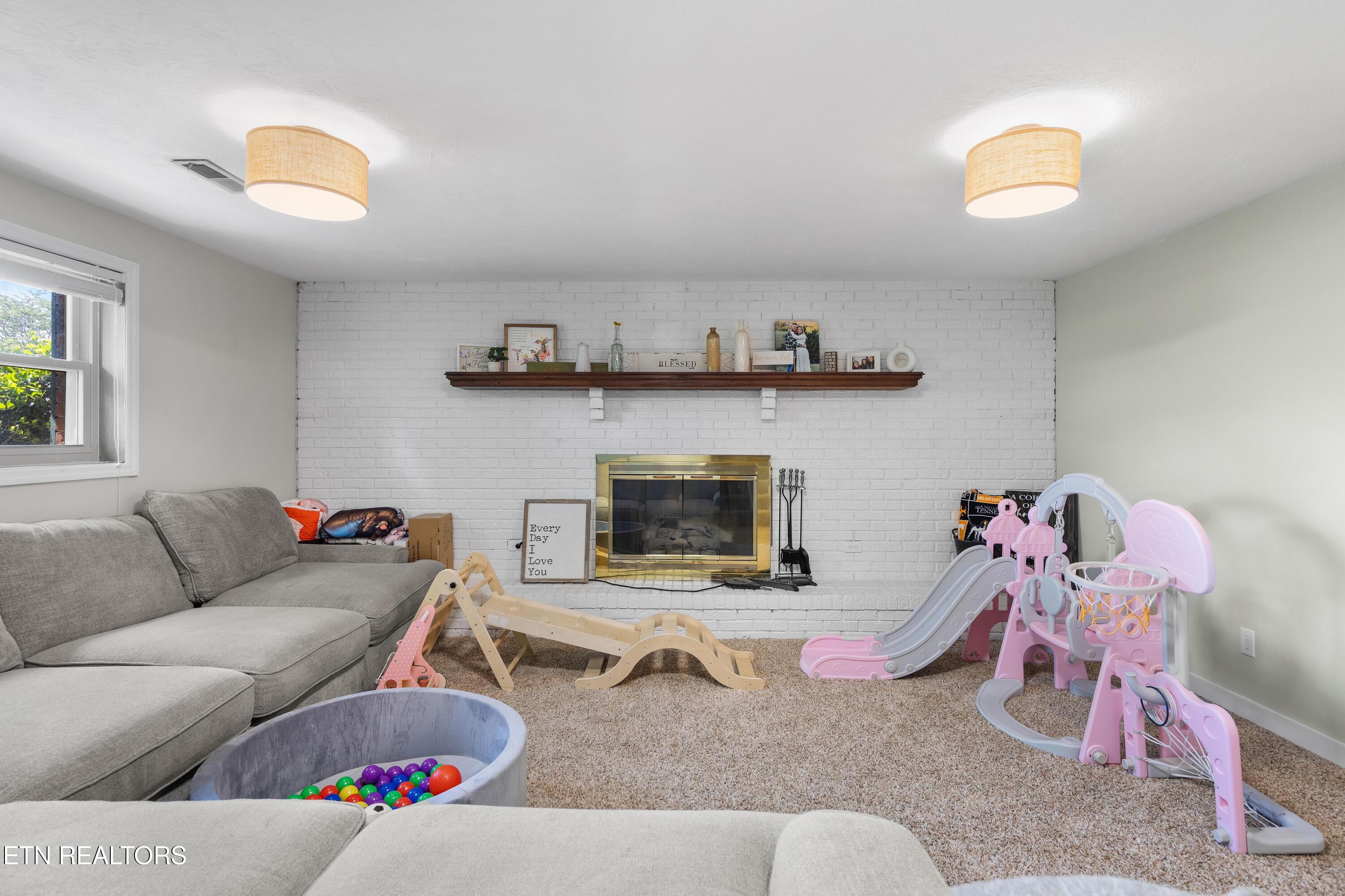 112 Shannon Road Jacksboro TN 37757