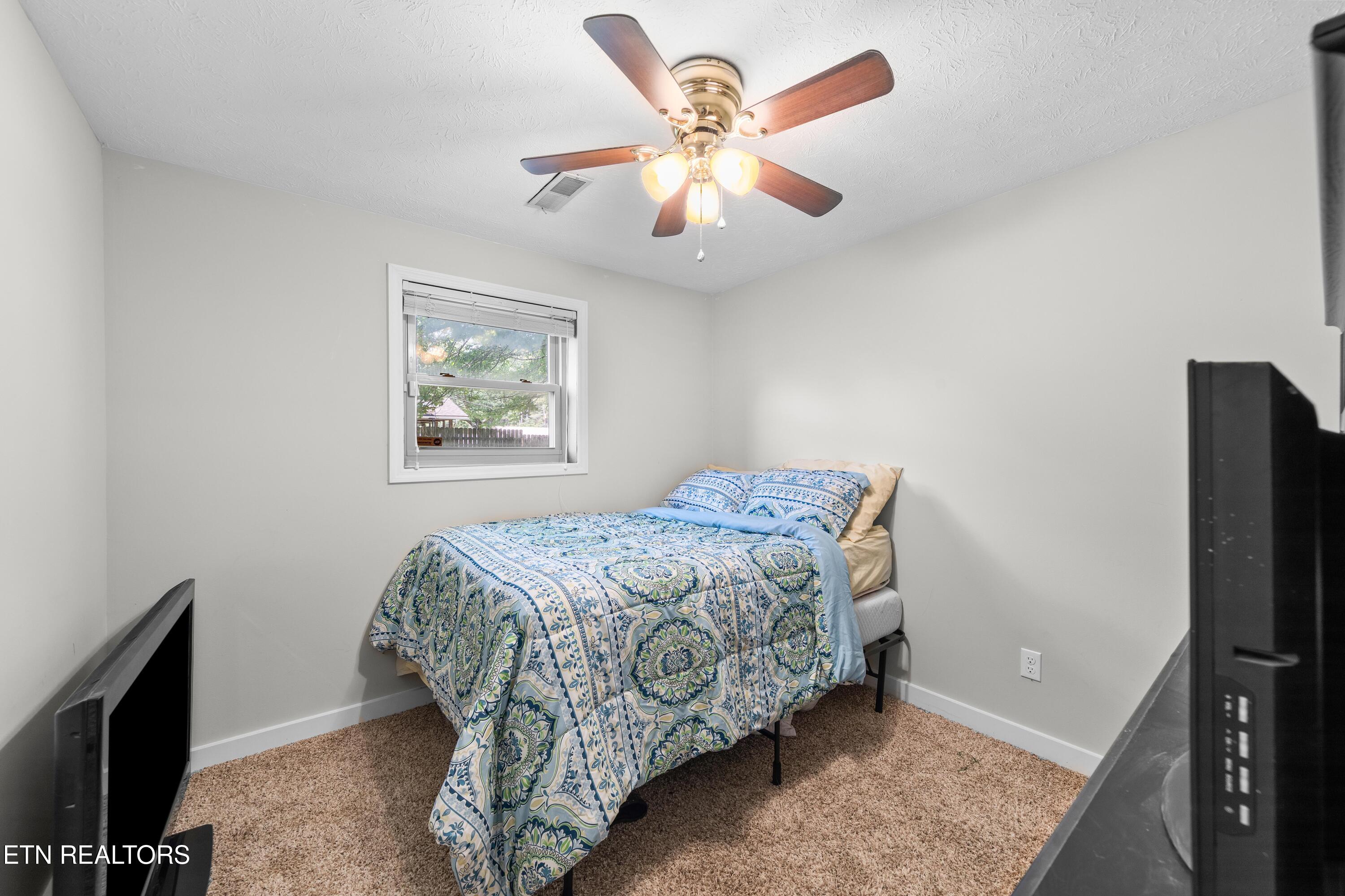 112 Shannon Road Jacksboro TN 37757