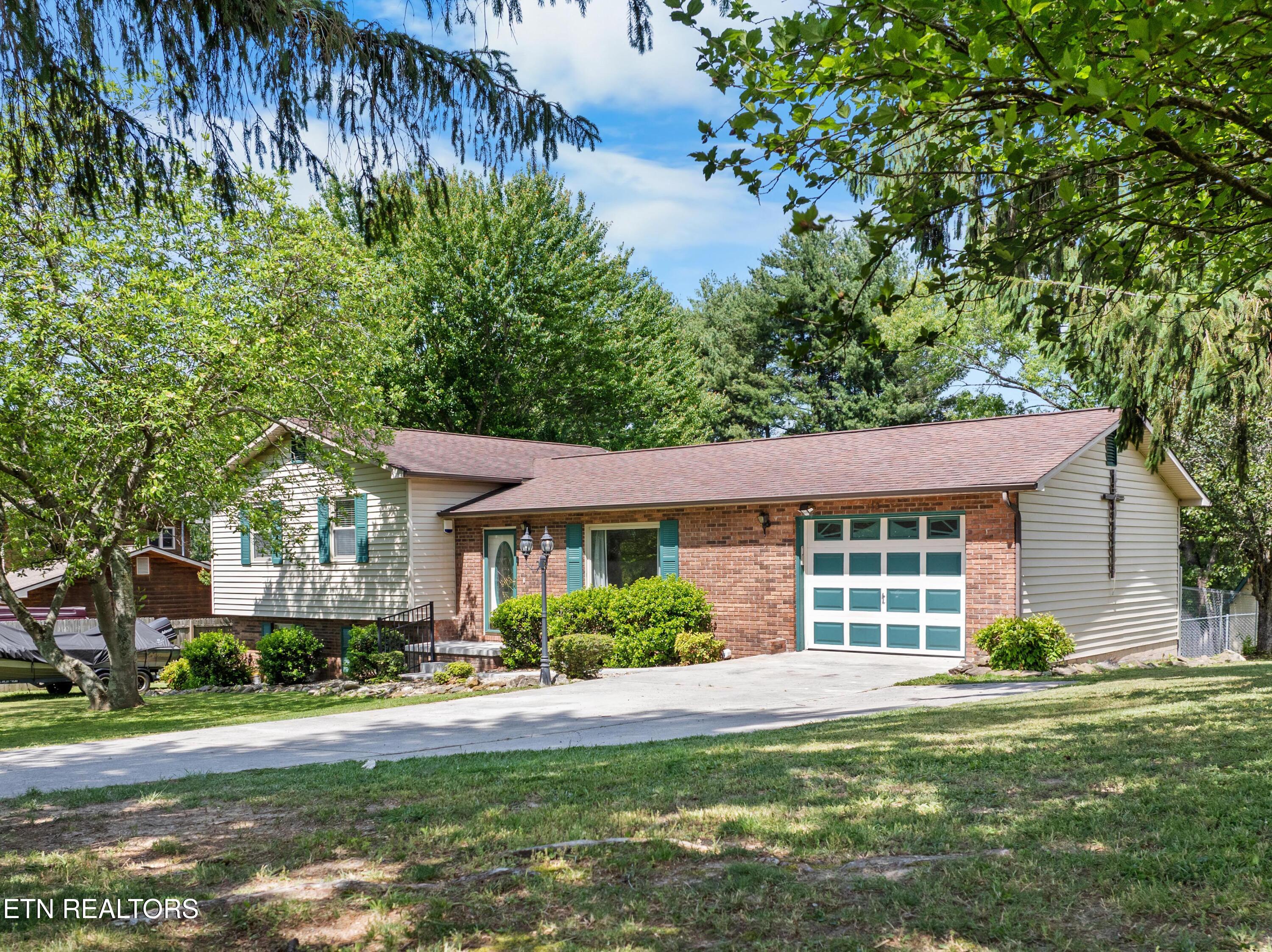 112 Shannon Road Jacksboro TN 37757